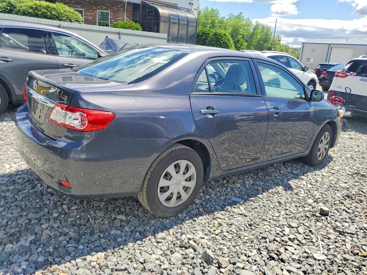 2011 Toyota Corolla Le Gray vin: JTDBU4EE3B9124898