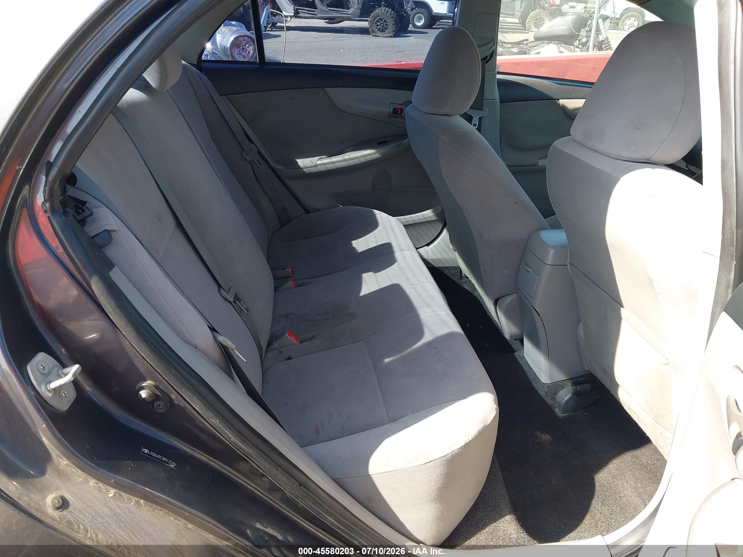 2011 Toyota Corolla Le Gray vin: JTDBU4EE3B9135786