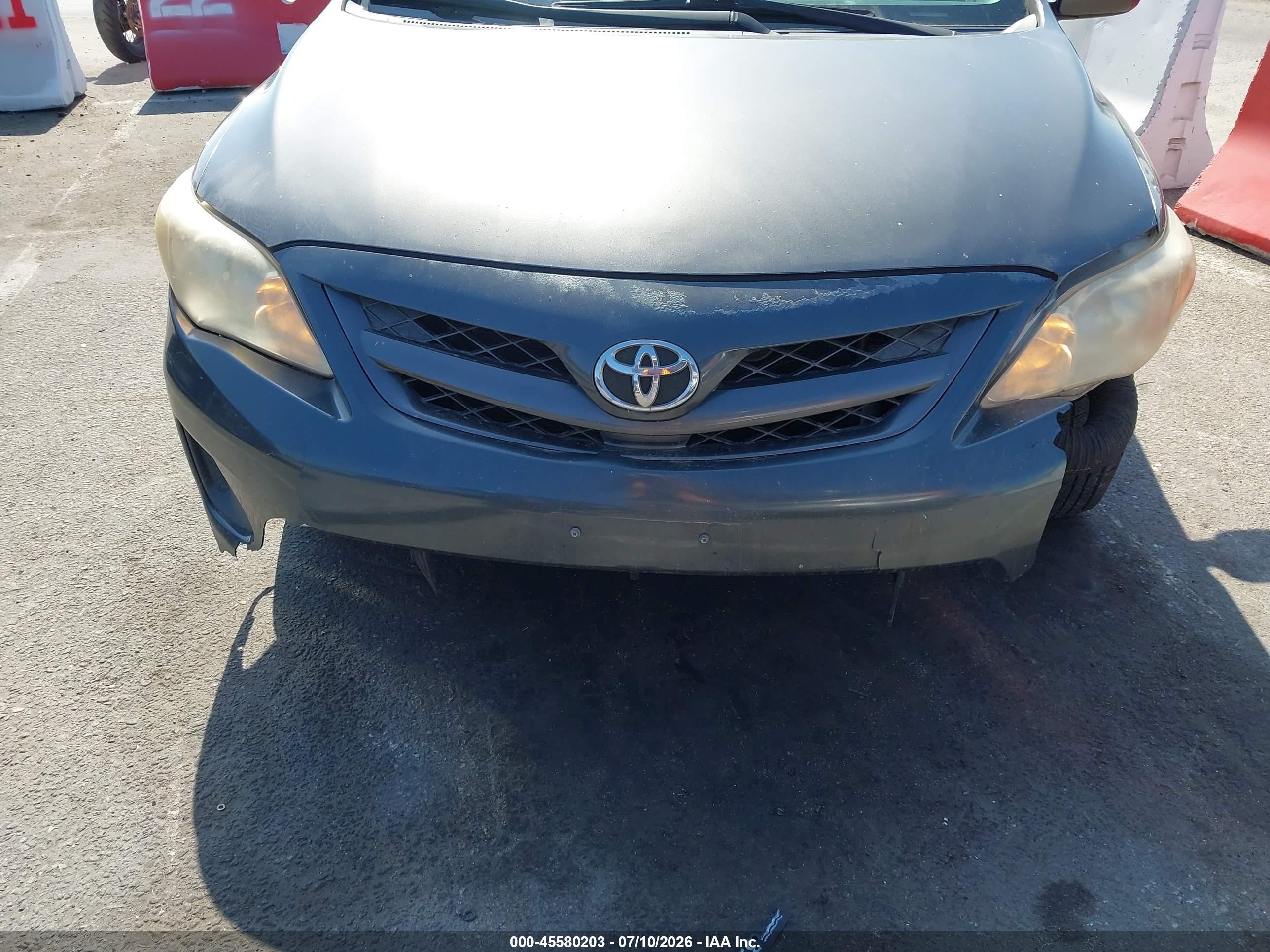 2011 Toyota Corolla Le Gray vin: JTDBU4EE3B9135786