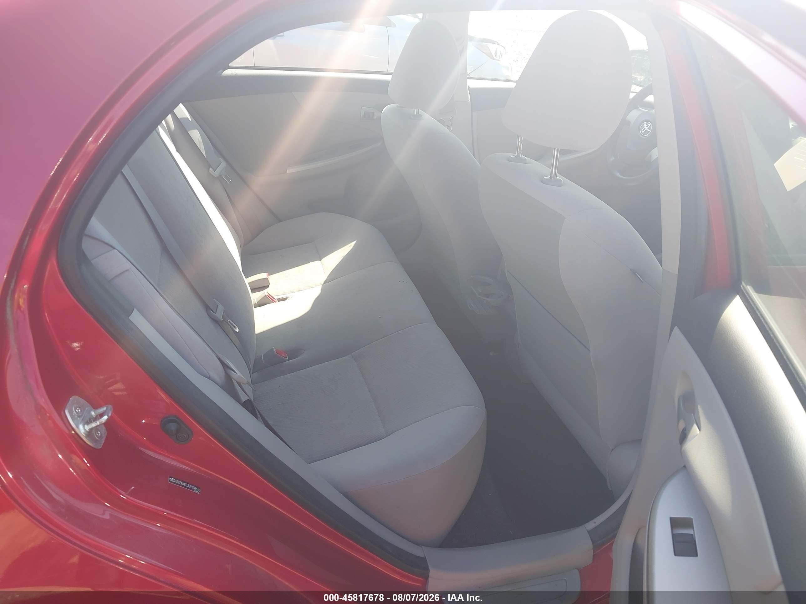 2011 Toyota Corolla Le Red vin: JTDBU4EE3B9138610