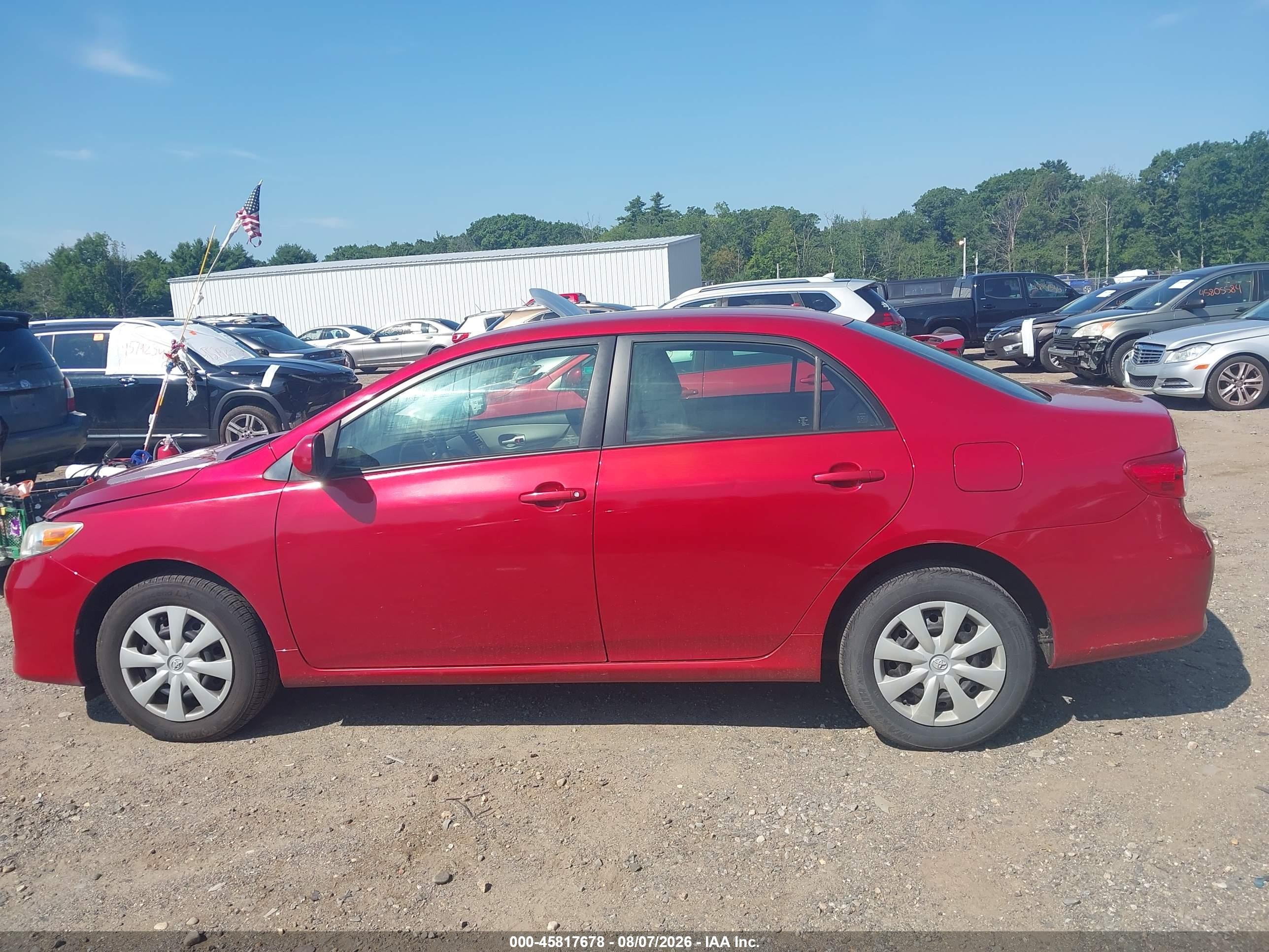 2011 Toyota Corolla Le Red vin: JTDBU4EE3B9138610