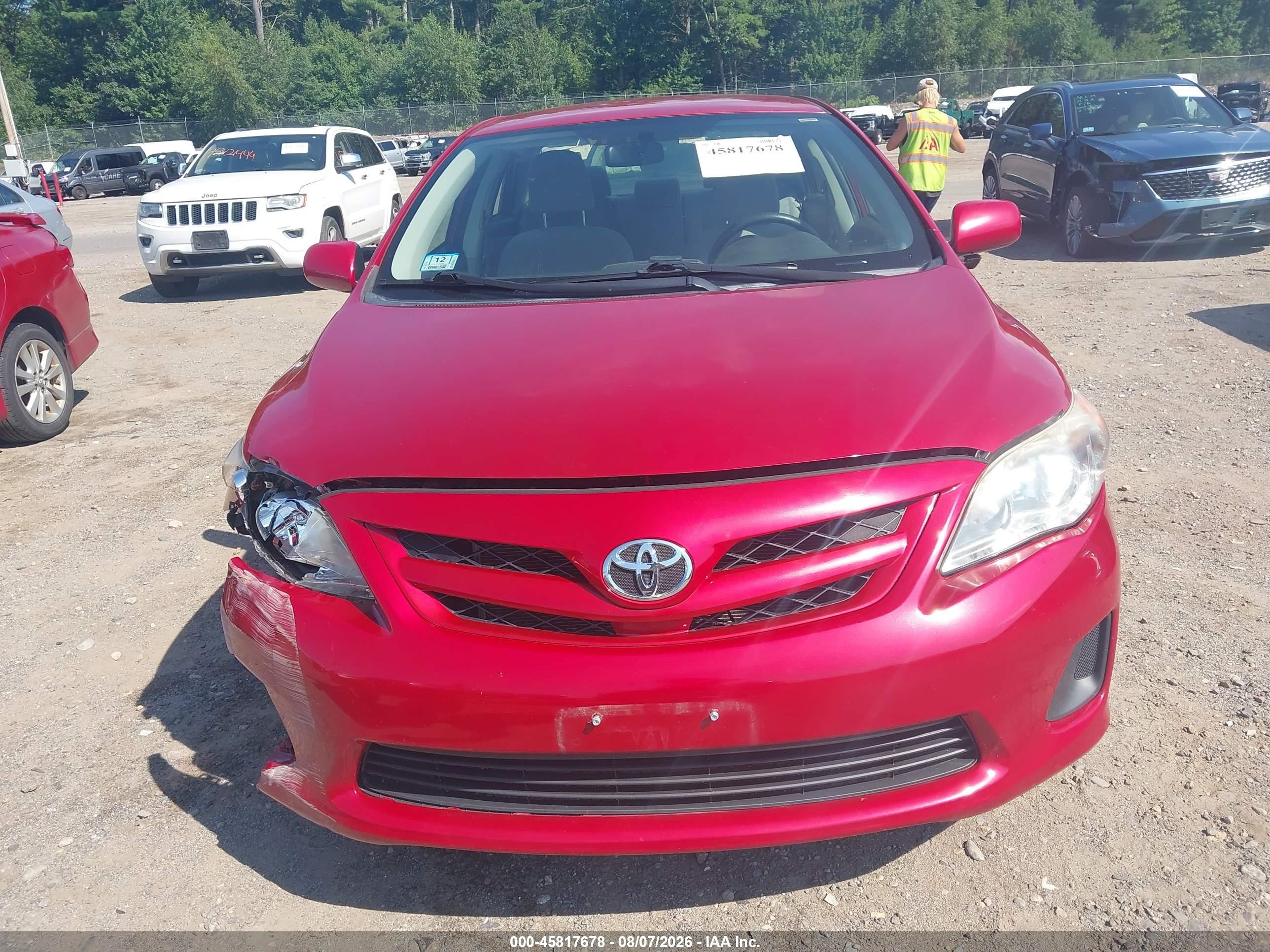 2011 Toyota Corolla Le Red vin: JTDBU4EE3B9138610