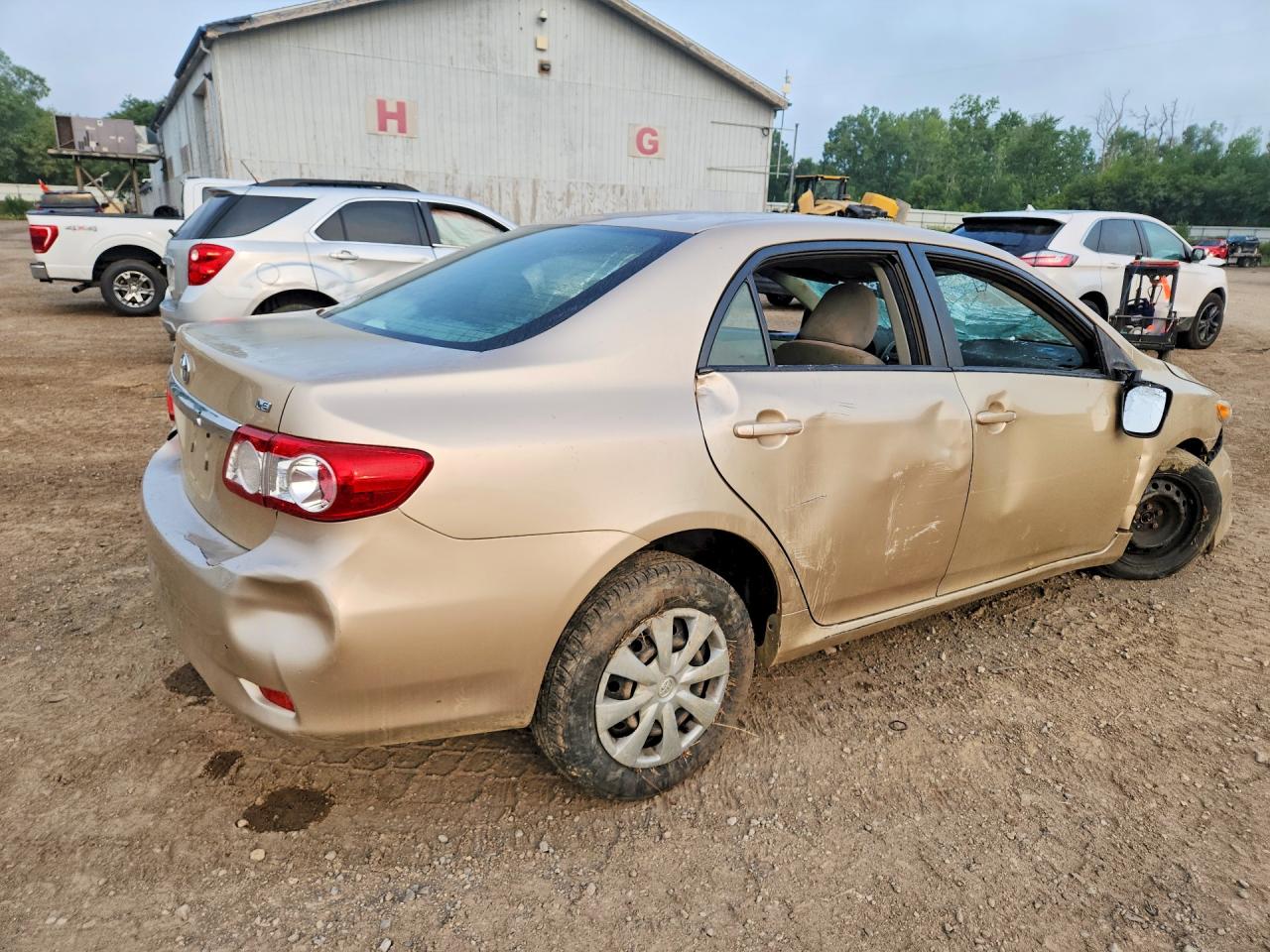 2011 Toyota Corolla Le Beige vin: JTDBU4EE3B9140311