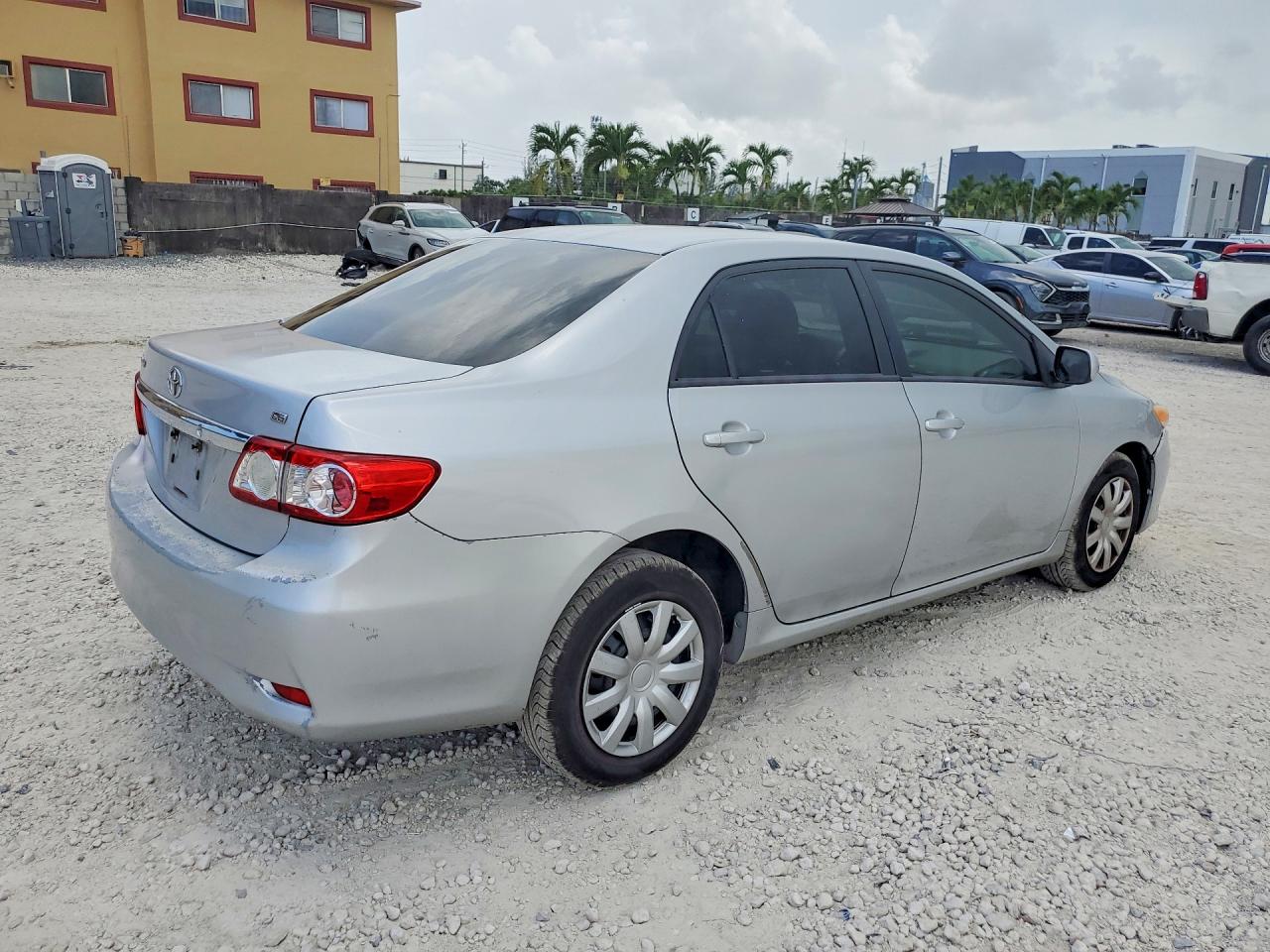 2011 Toyota Corolla Le Серебряный vin: JTDBU4EE3B9143614