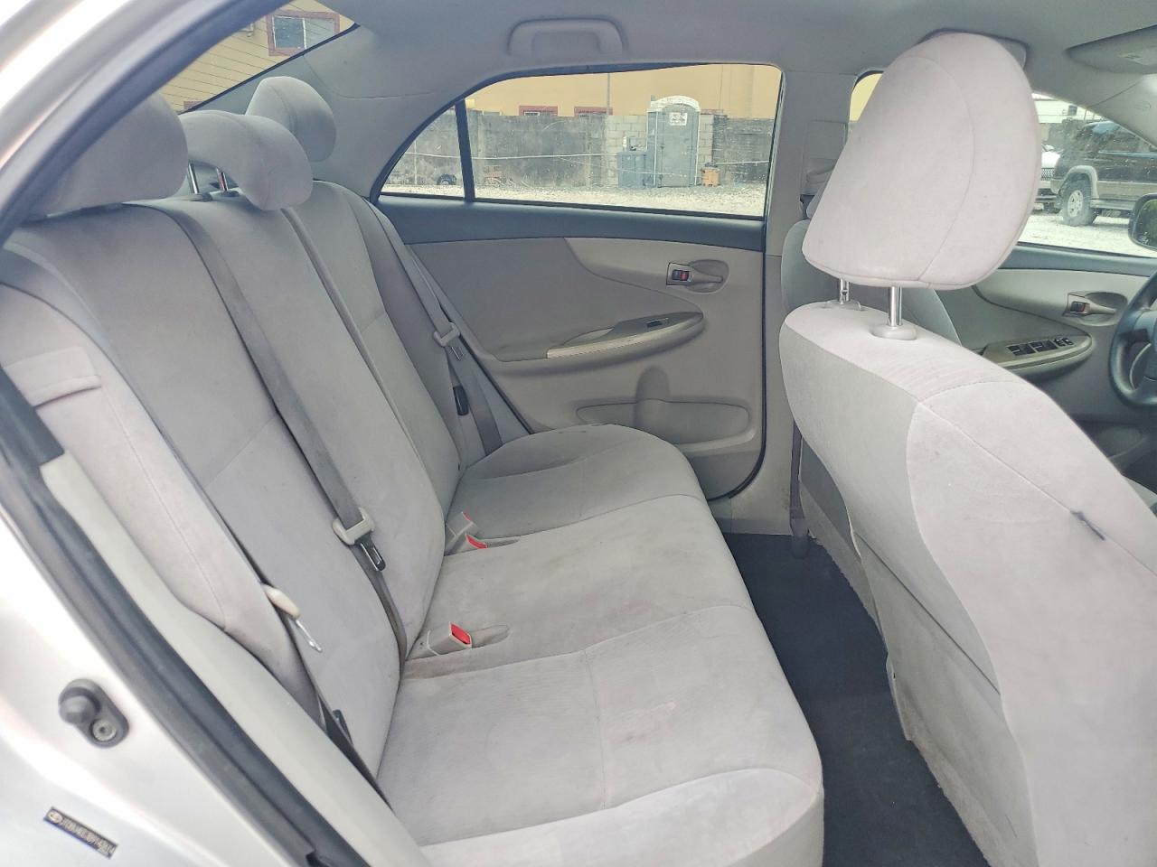 2011 Toyota Corolla Le Серебряный vin: JTDBU4EE3B9143614