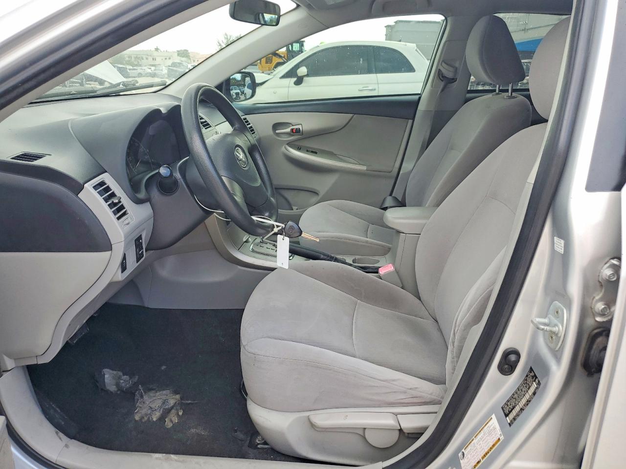 2011 Toyota Corolla Le Серебряный vin: JTDBU4EE3B9143614