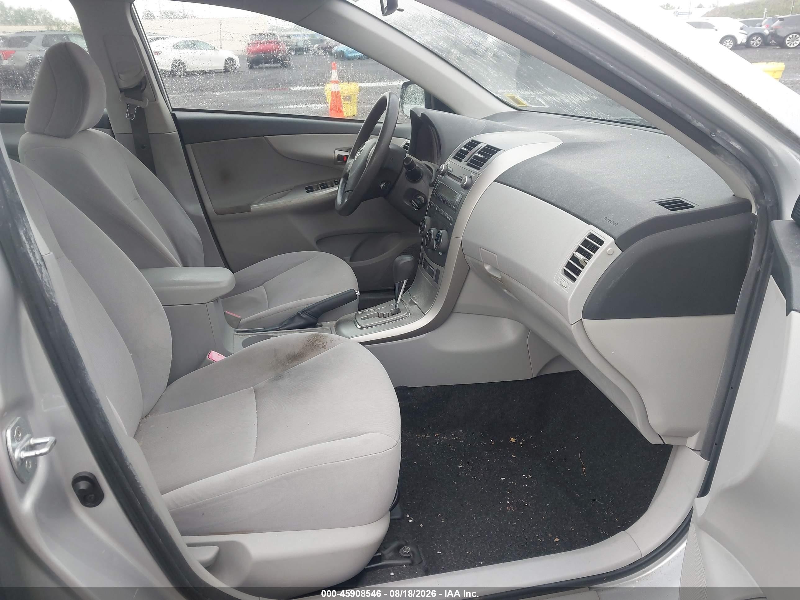 2011 Toyota Corolla Le Silver vin: JTDBU4EE3B9144679