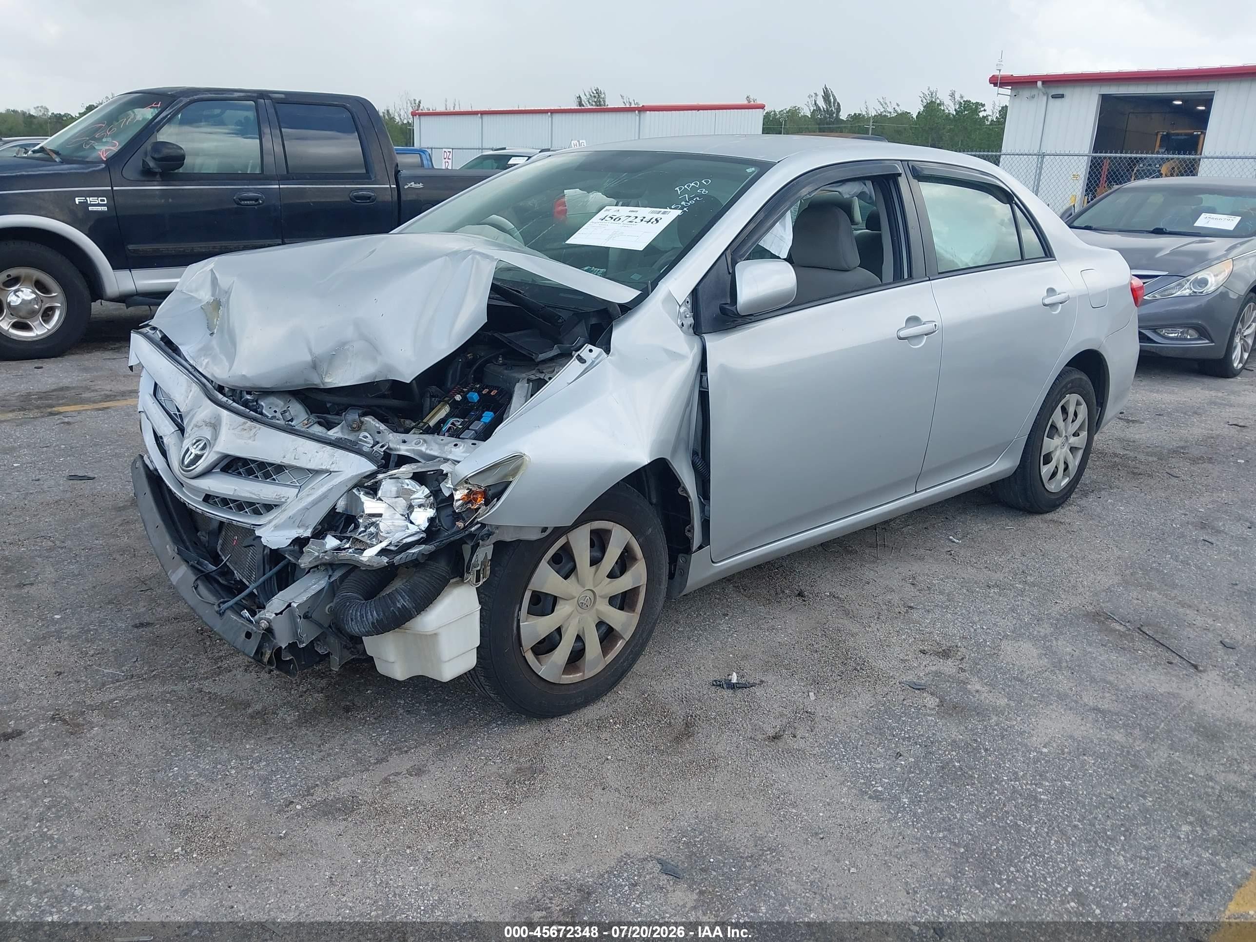 2011 Toyota Corolla Le Silver vin: JTDBU4EE3B9145802