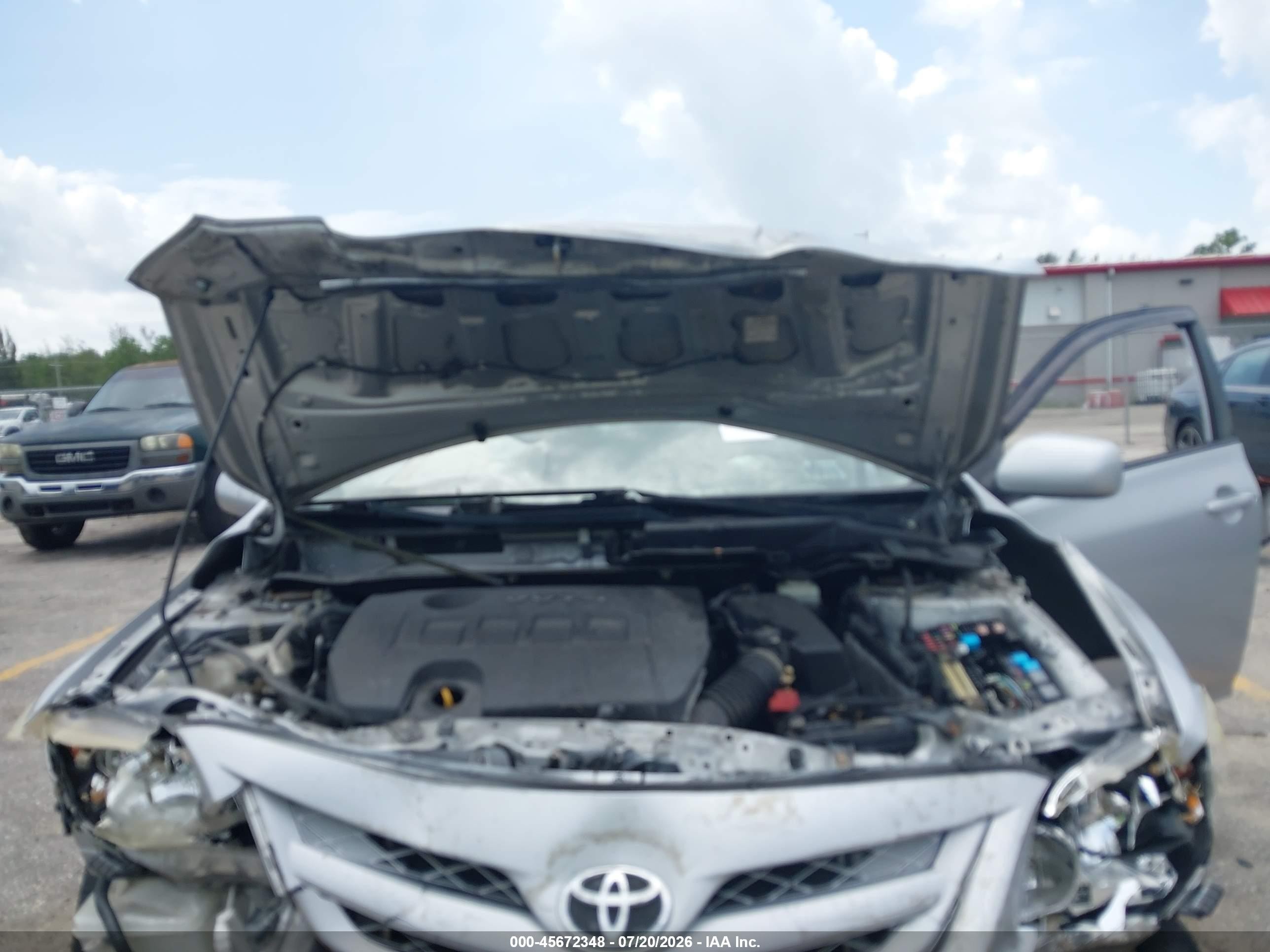 2011 Toyota Corolla Le Silver vin: JTDBU4EE3B9145802
