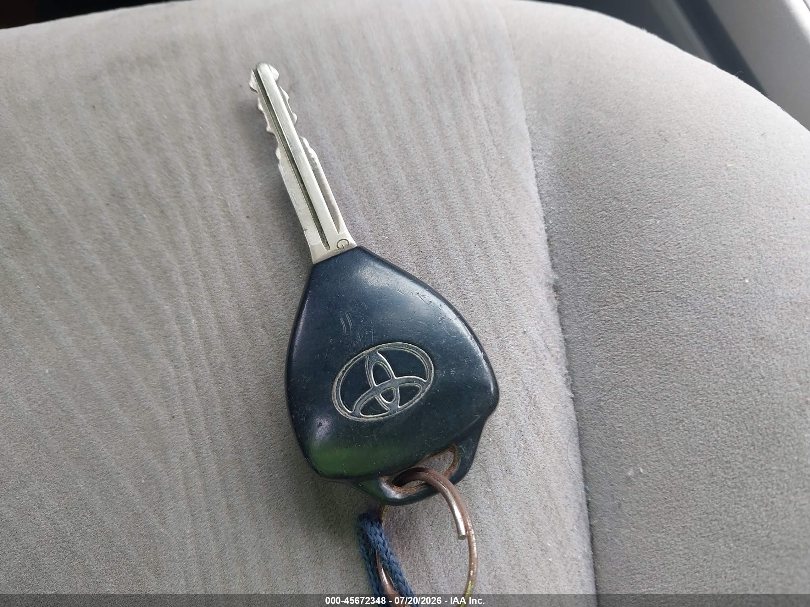2011 Toyota Corolla Le Silver vin: JTDBU4EE3B9145802