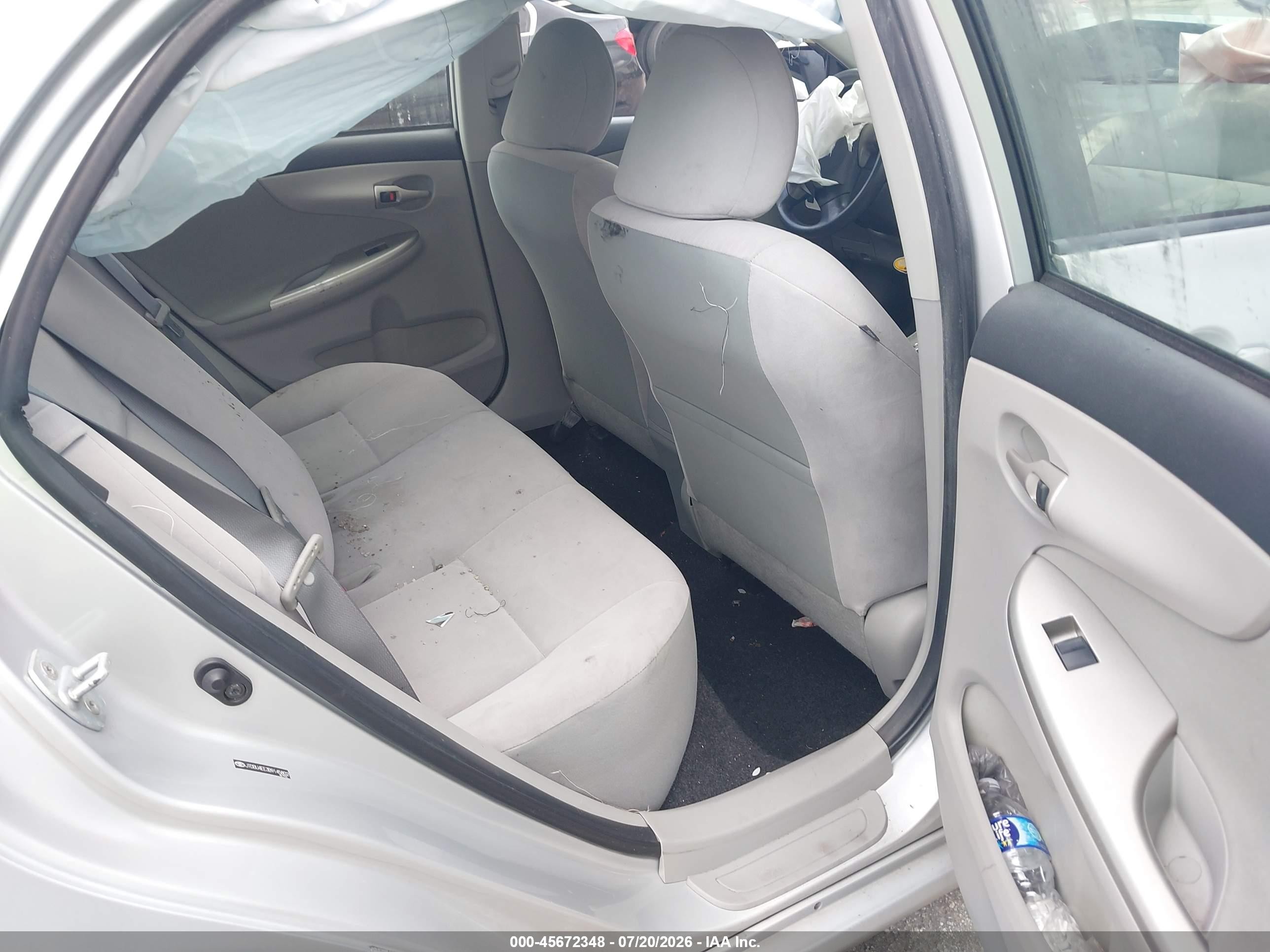 2011 Toyota Corolla Le Silver vin: JTDBU4EE3B9145802