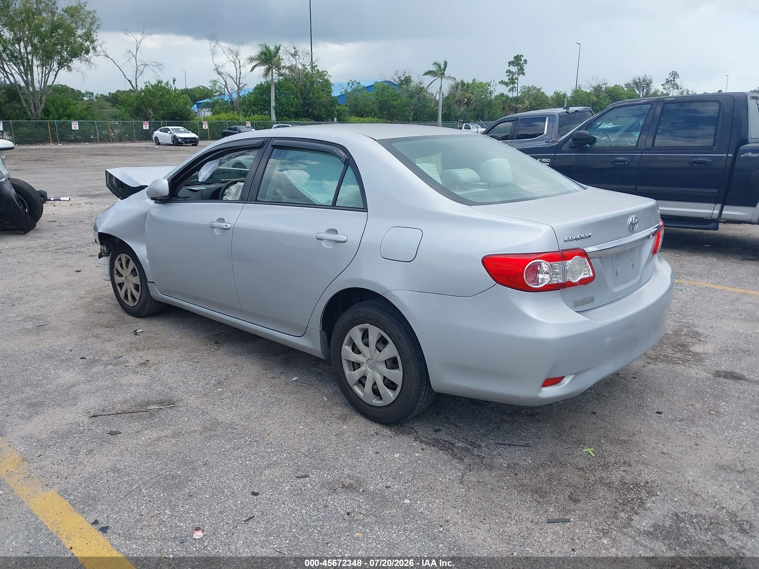 2011 Toyota Corolla Le Silver vin: JTDBU4EE3B9145802