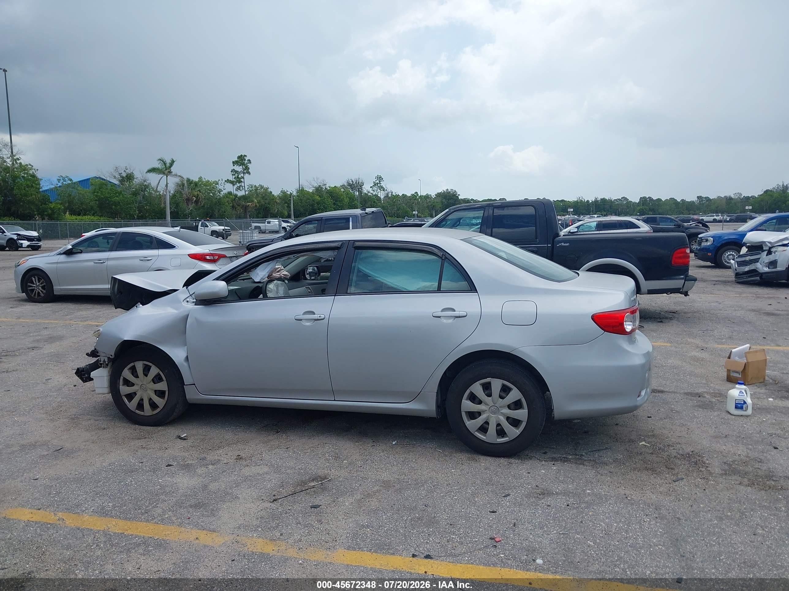 2011 Toyota Corolla Le Silver vin: JTDBU4EE3B9145802