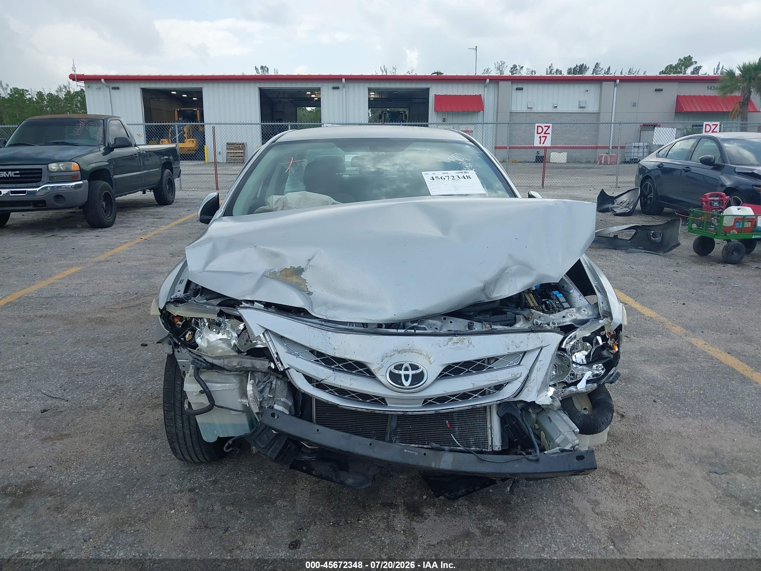 2011 Toyota Corolla Le Silver vin: JTDBU4EE3B9145802
