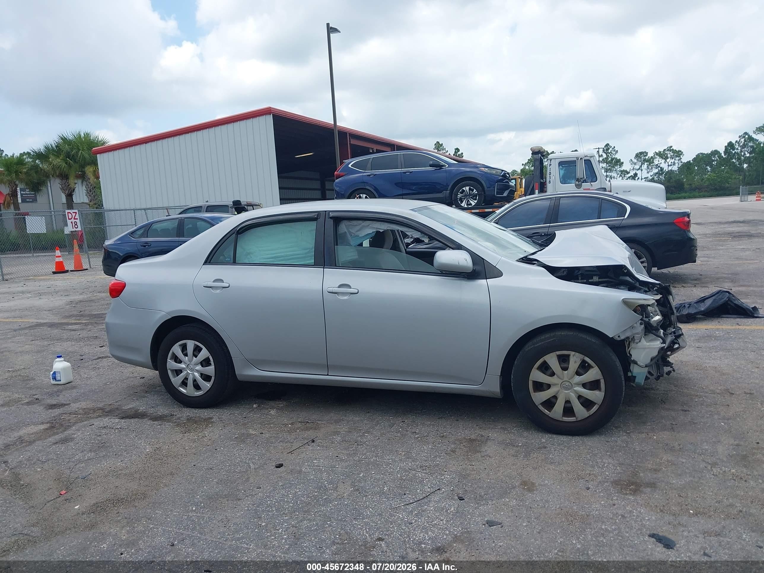 2011 Toyota Corolla Le Silver vin: JTDBU4EE3B9145802
