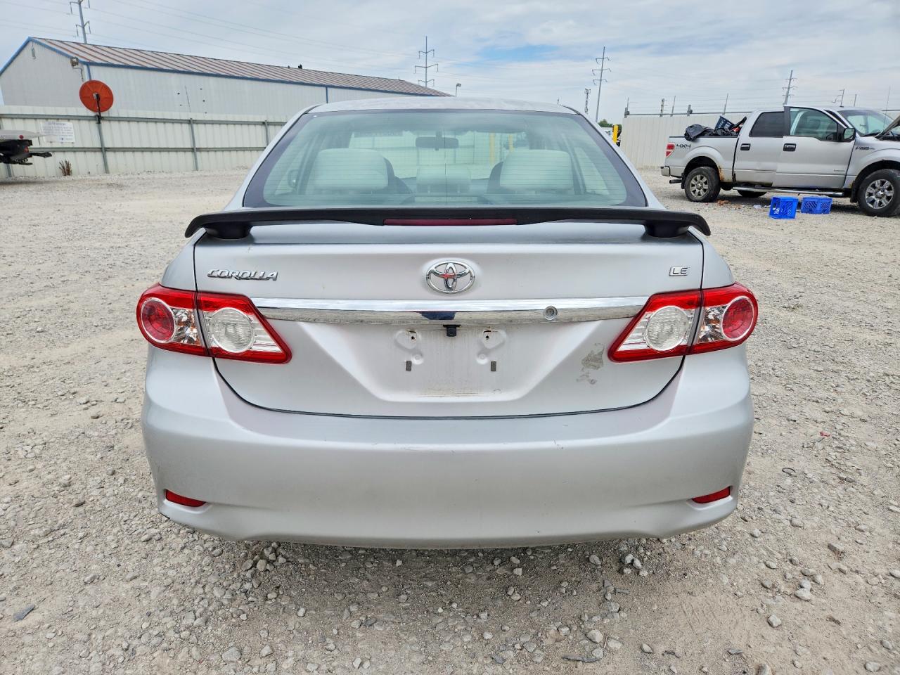 2011 Toyota Corolla Le Silver vin: JTDBU4EE3B9148327