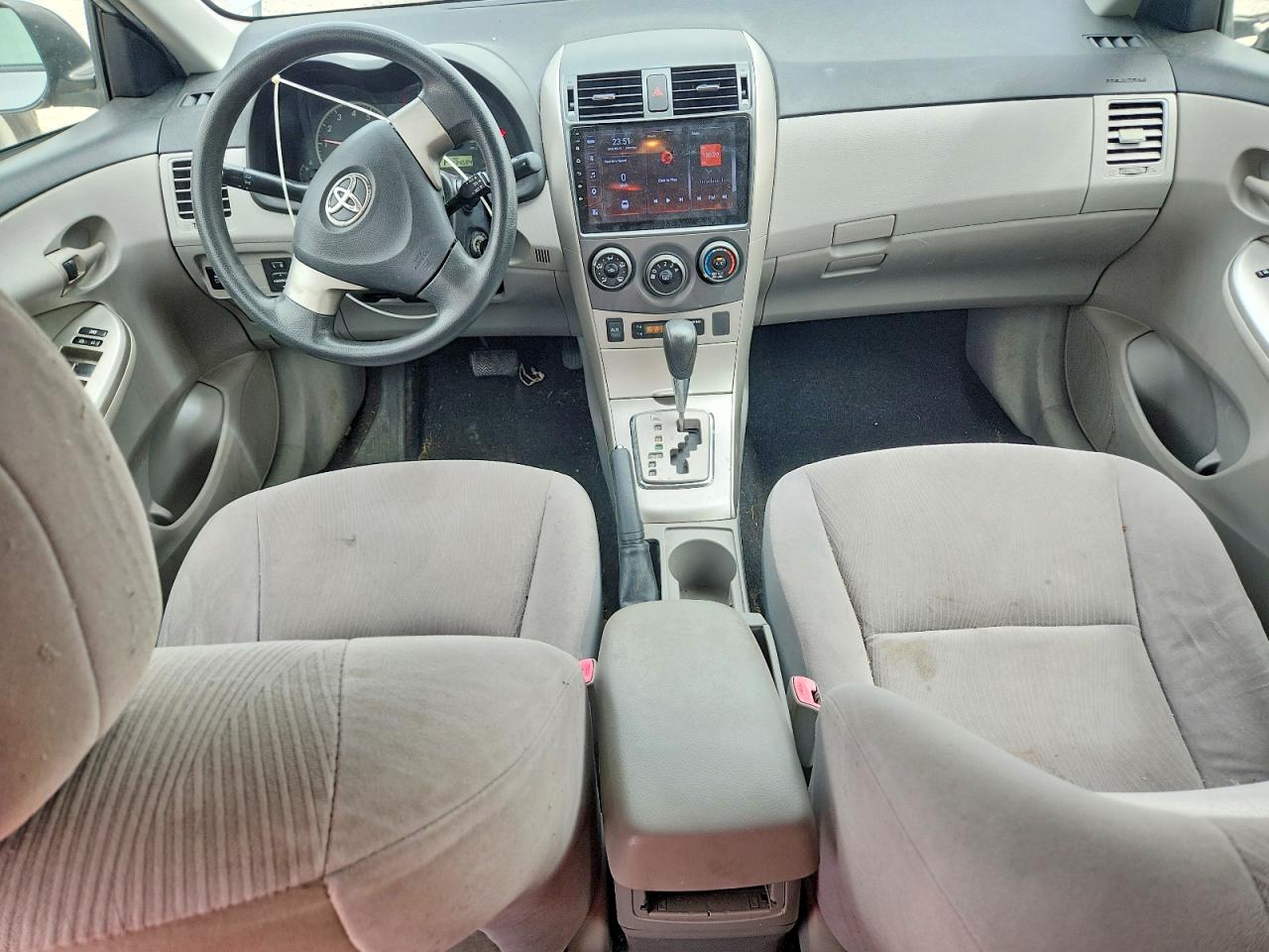 2011 Toyota Corolla Le Silver vin: JTDBU4EE3B9148327