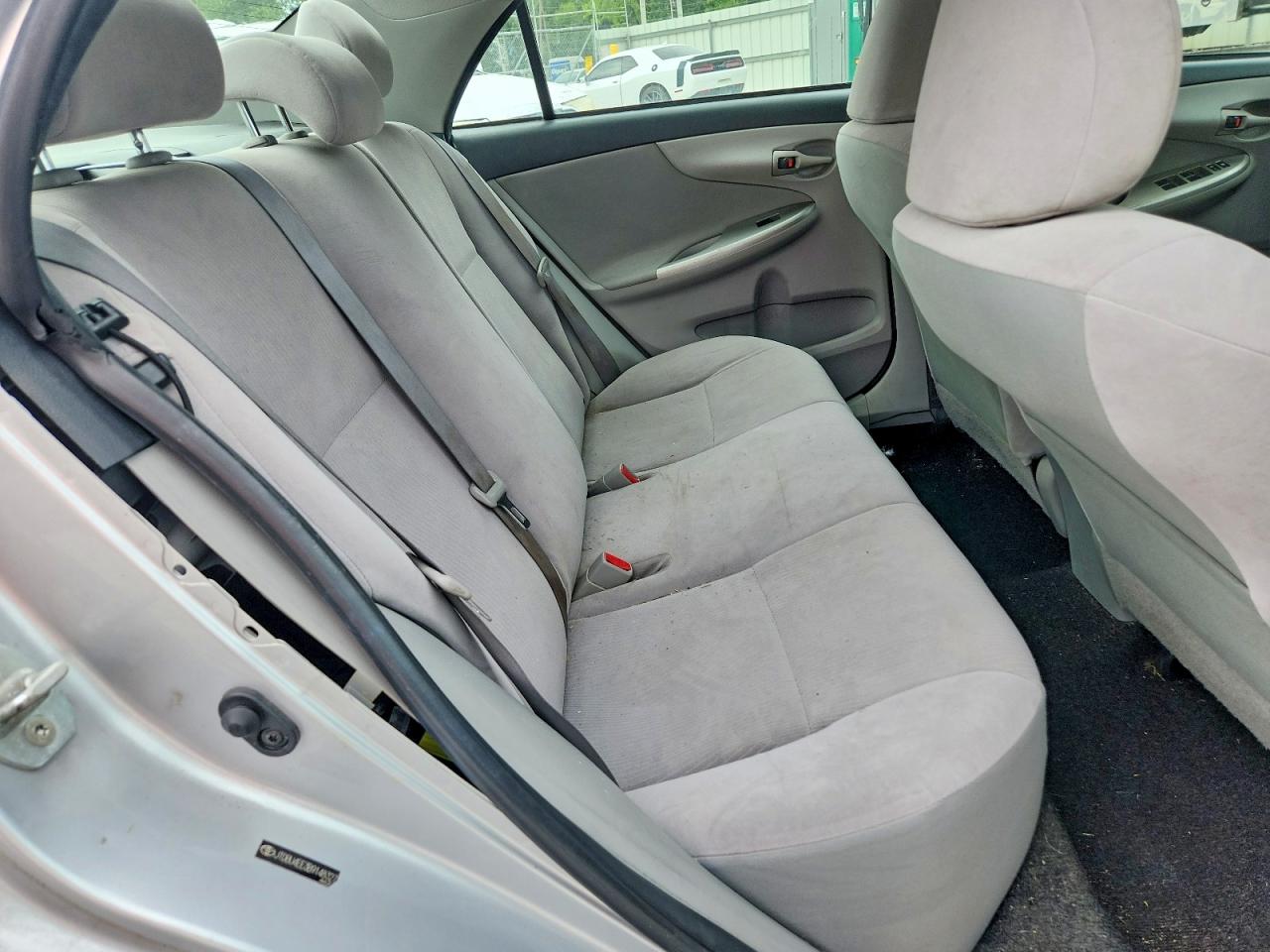 2011 Toyota Corolla Le Silver vin: JTDBU4EE3B9148327
