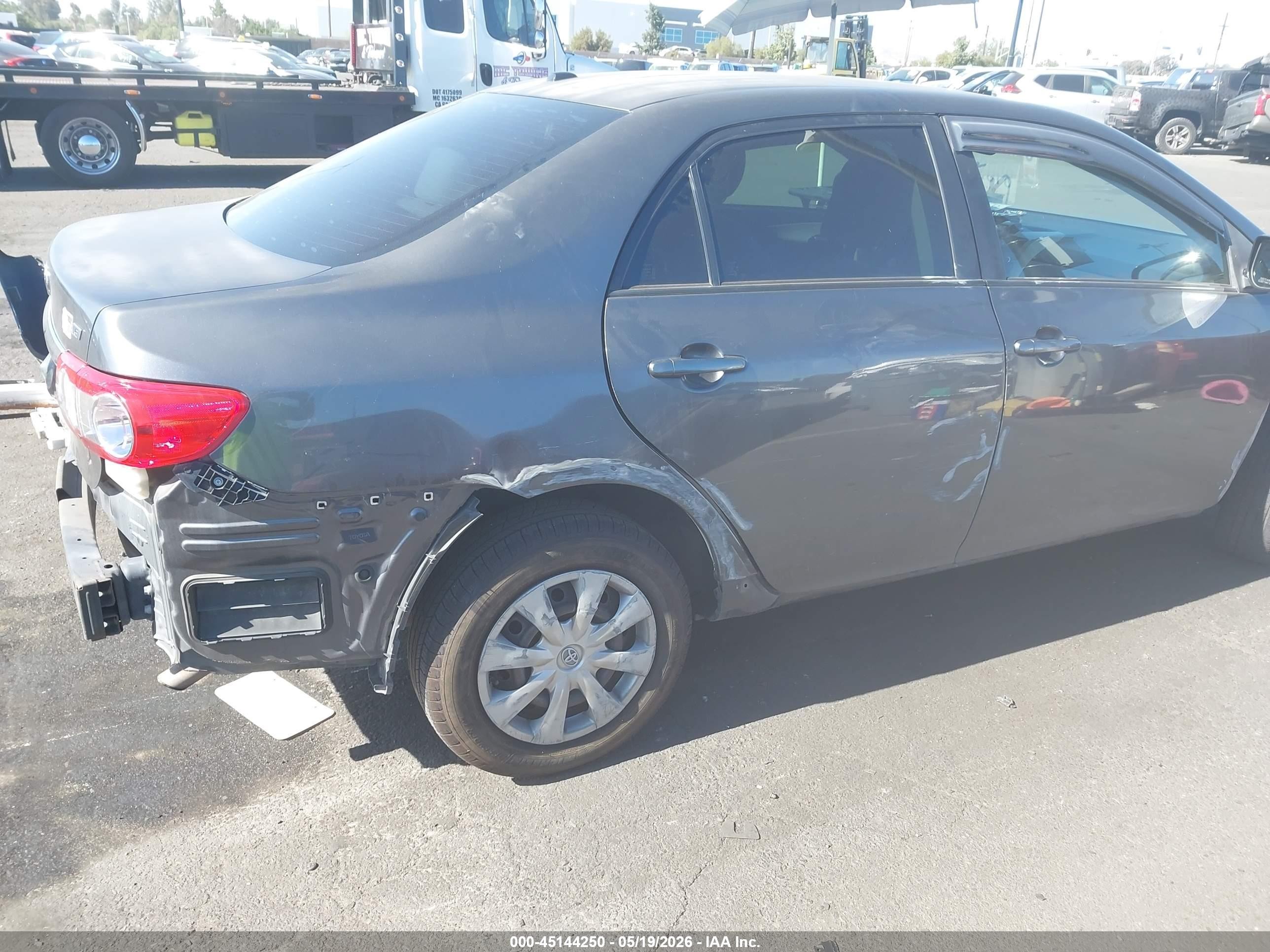 2011 Toyota Corolla Le Gray vin: JTDBU4EE3B9165449