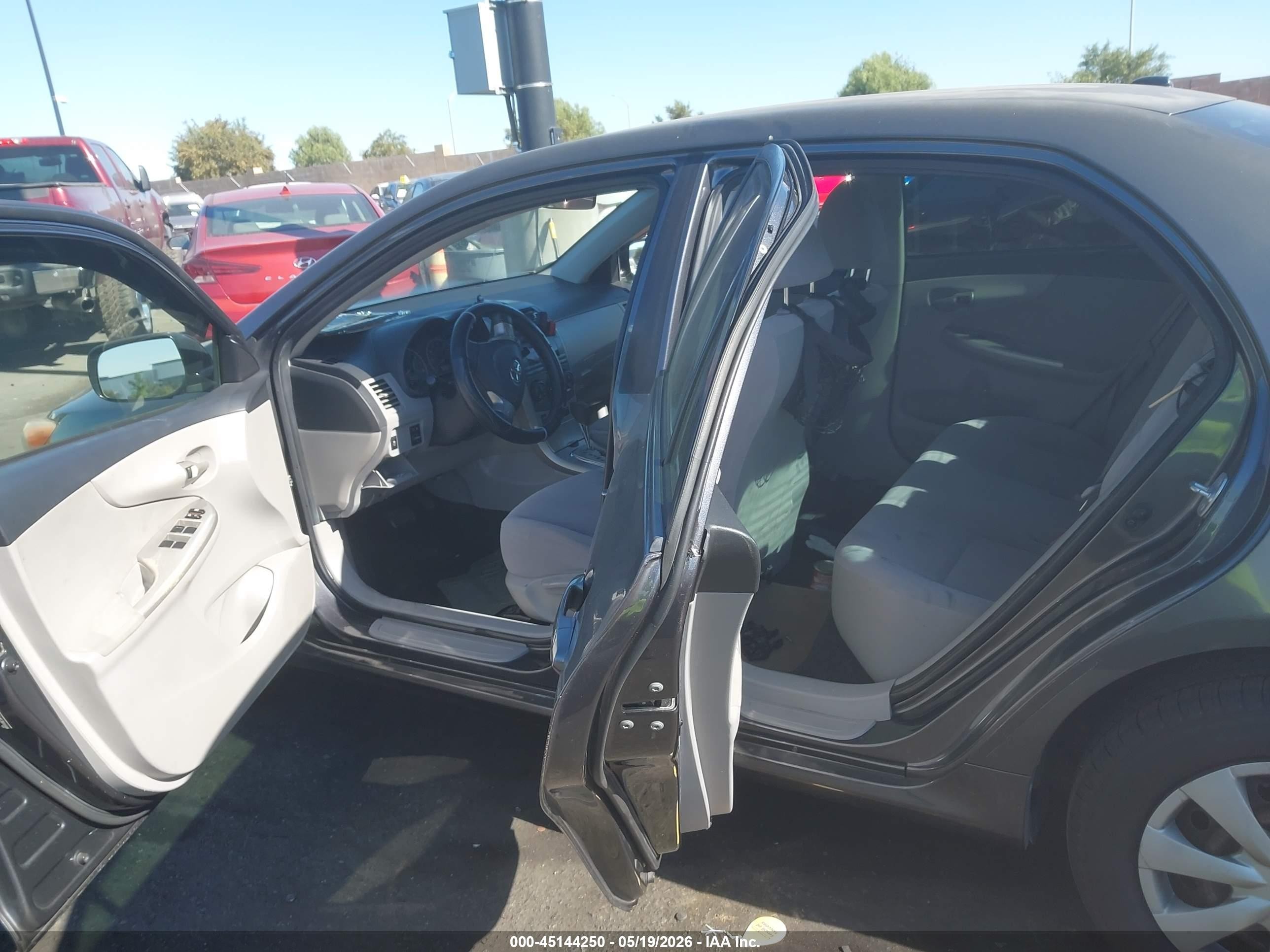 2011 Toyota Corolla Le Gray vin: JTDBU4EE3B9165449