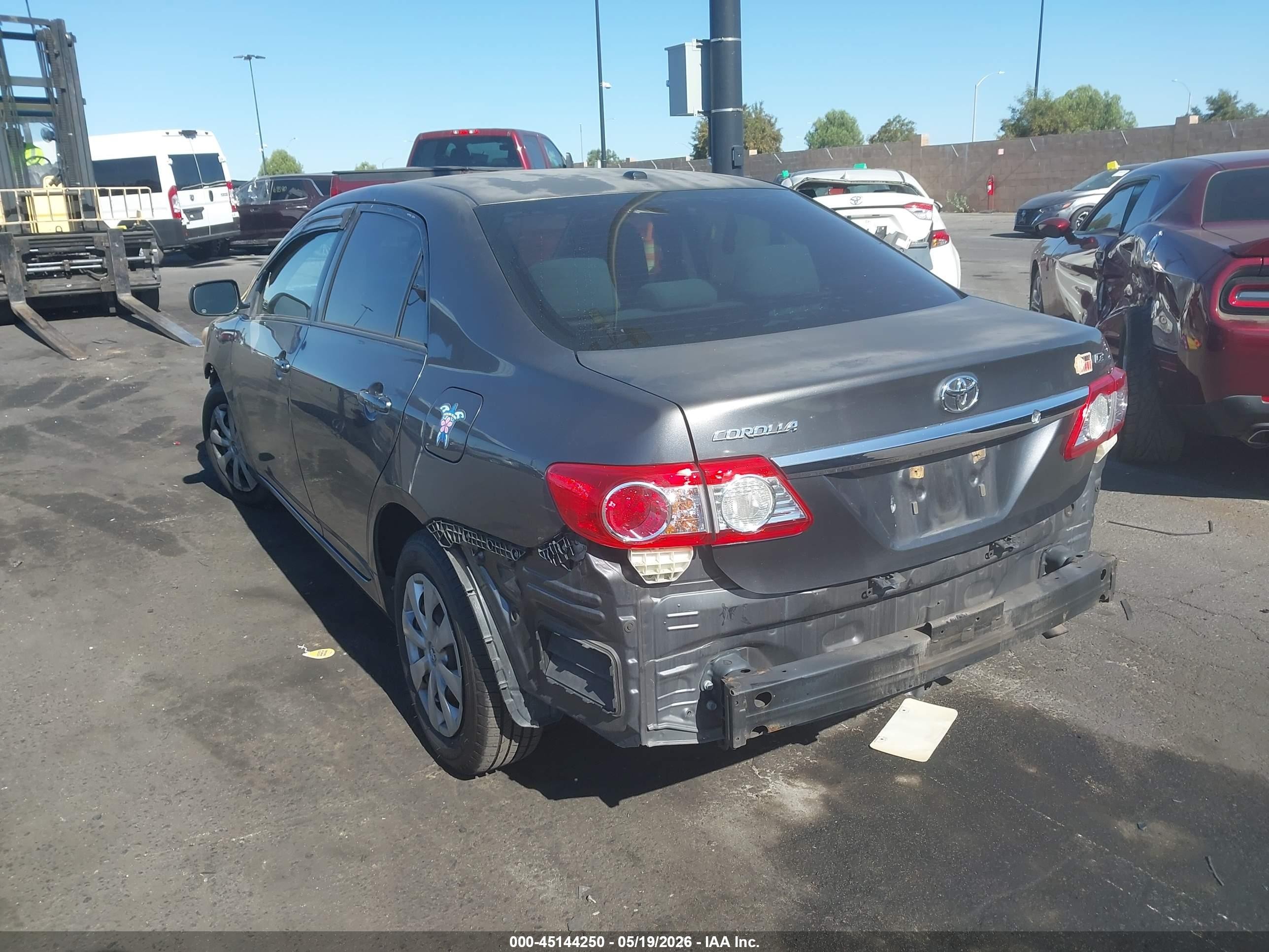2011 Toyota Corolla Le Gray vin: JTDBU4EE3B9165449