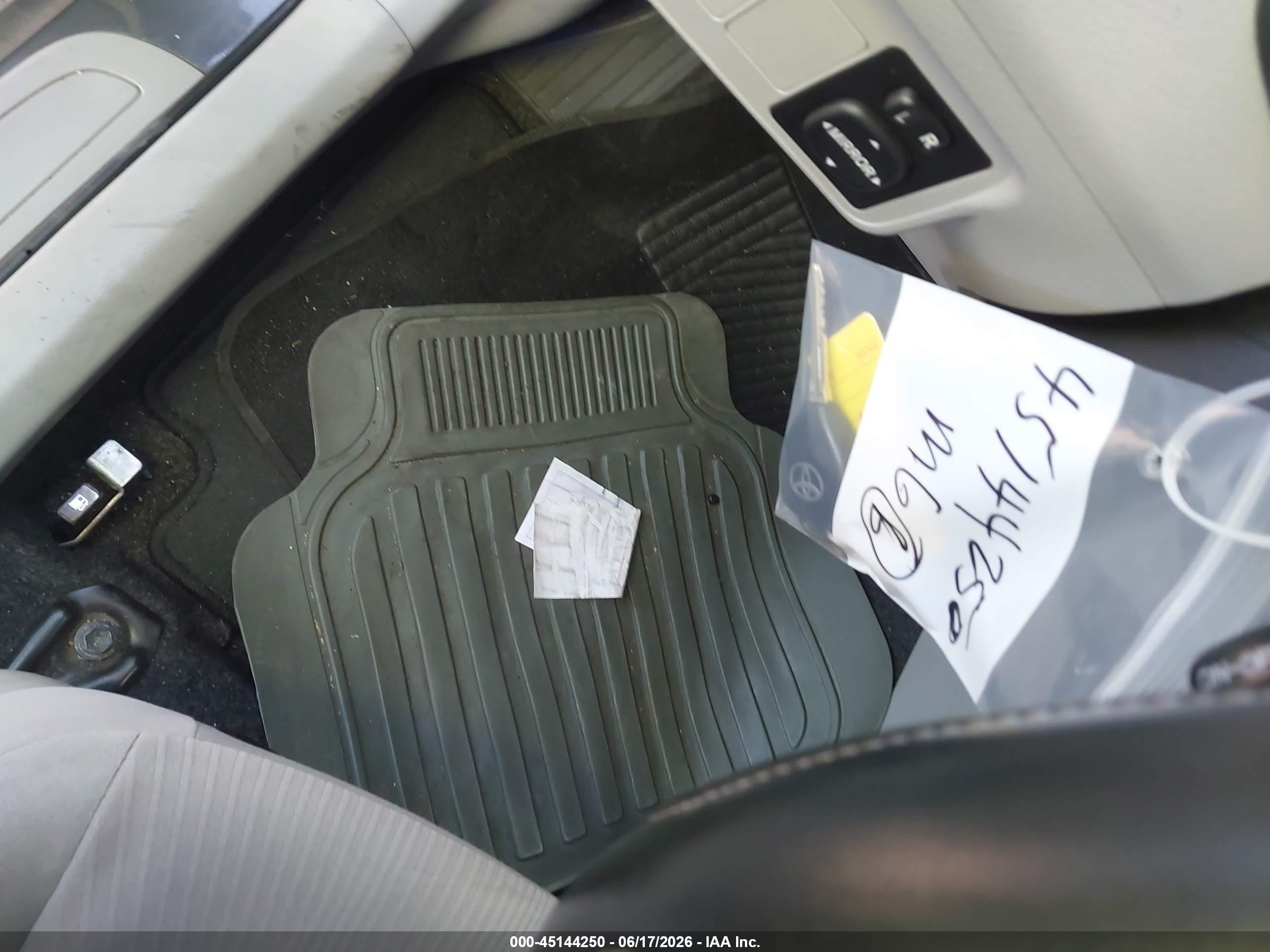 2011 Toyota Corolla Le Gray vin: JTDBU4EE3B9165449