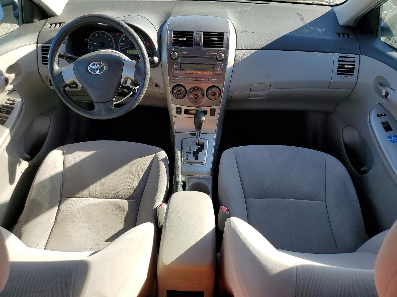 2011 Toyota Corolla Le Silver vin: JTDBU4EE3BJ088970