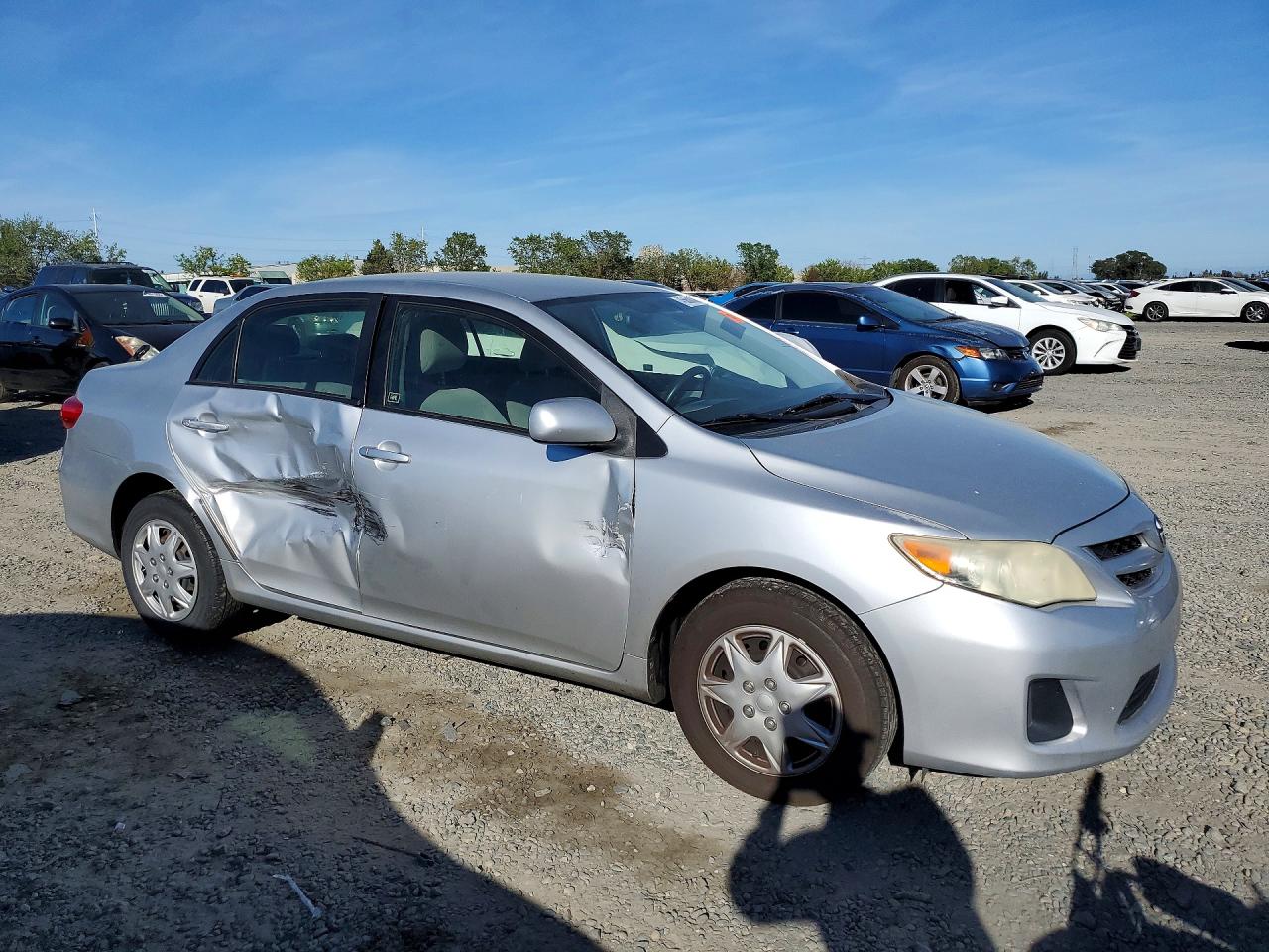 2011 Toyota Corolla Le Silver vin: JTDBU4EE3BJ088970