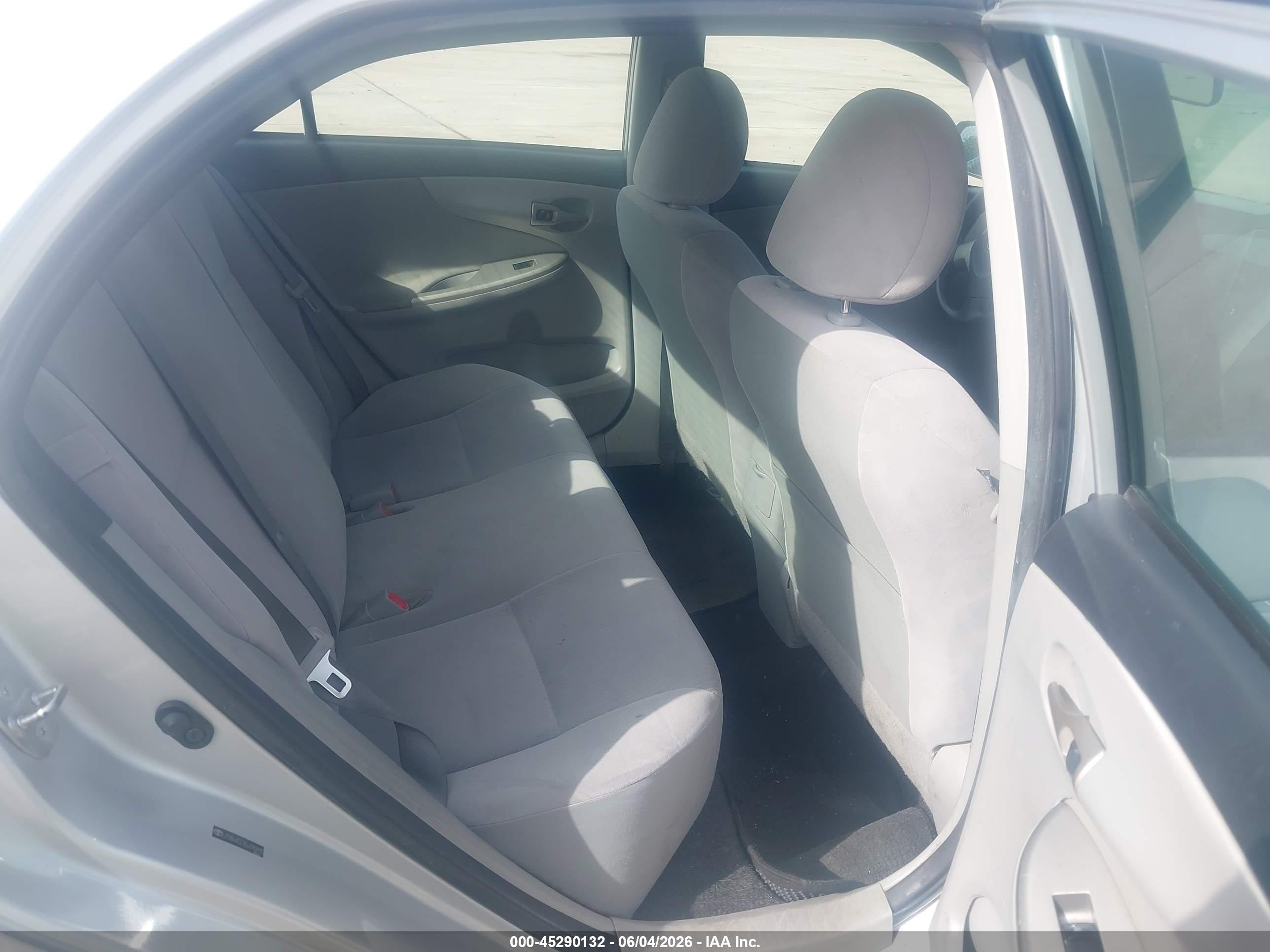 2011 Toyota Corolla Le Gray vin: JTDBU4EE3BJ090895