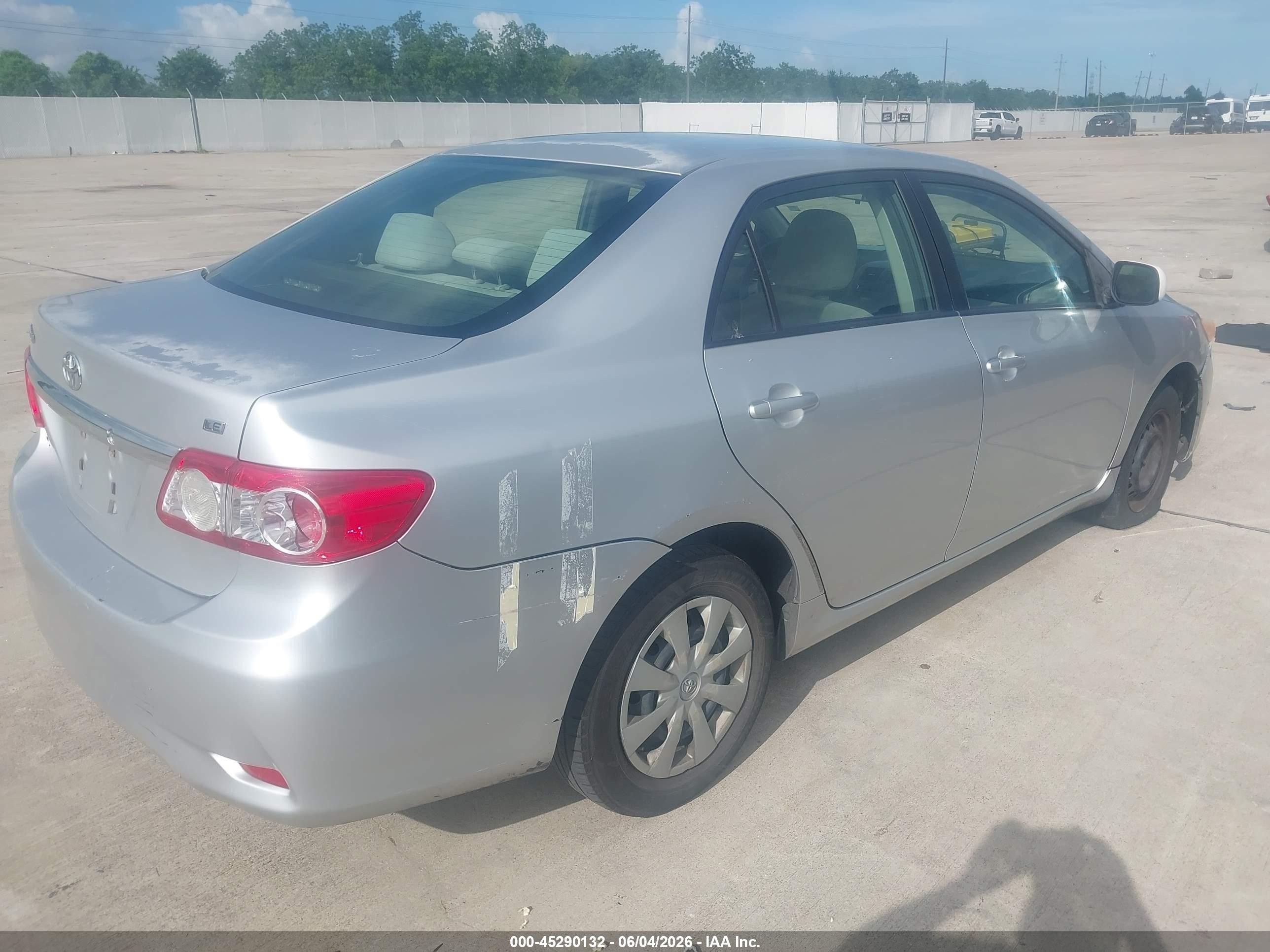 2011 Toyota Corolla Le Gray vin: JTDBU4EE3BJ090895