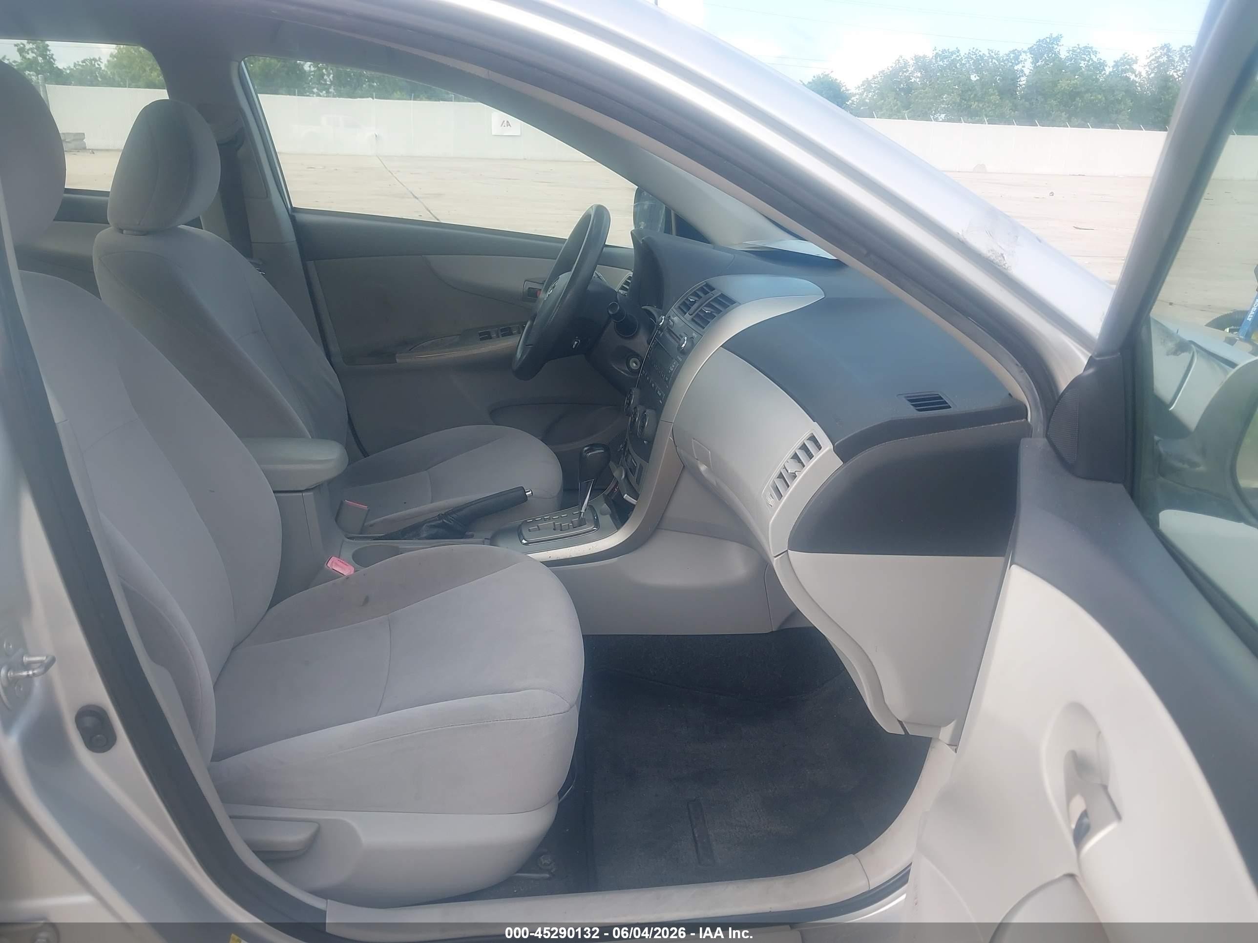 2011 Toyota Corolla Le Gray vin: JTDBU4EE3BJ090895