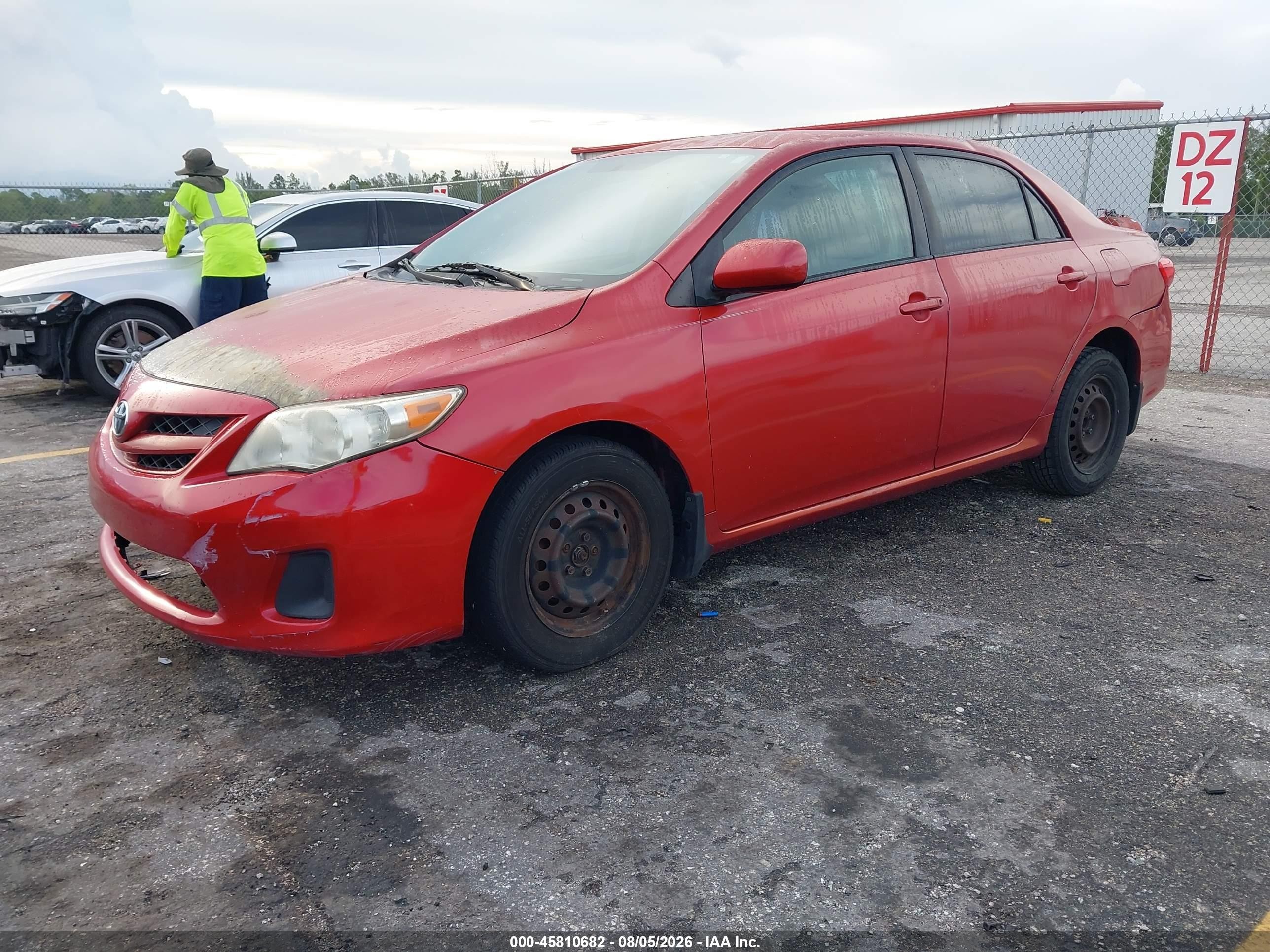 2011 Toyota Corolla Le Red vin: JTDBU4EE3BJ093232