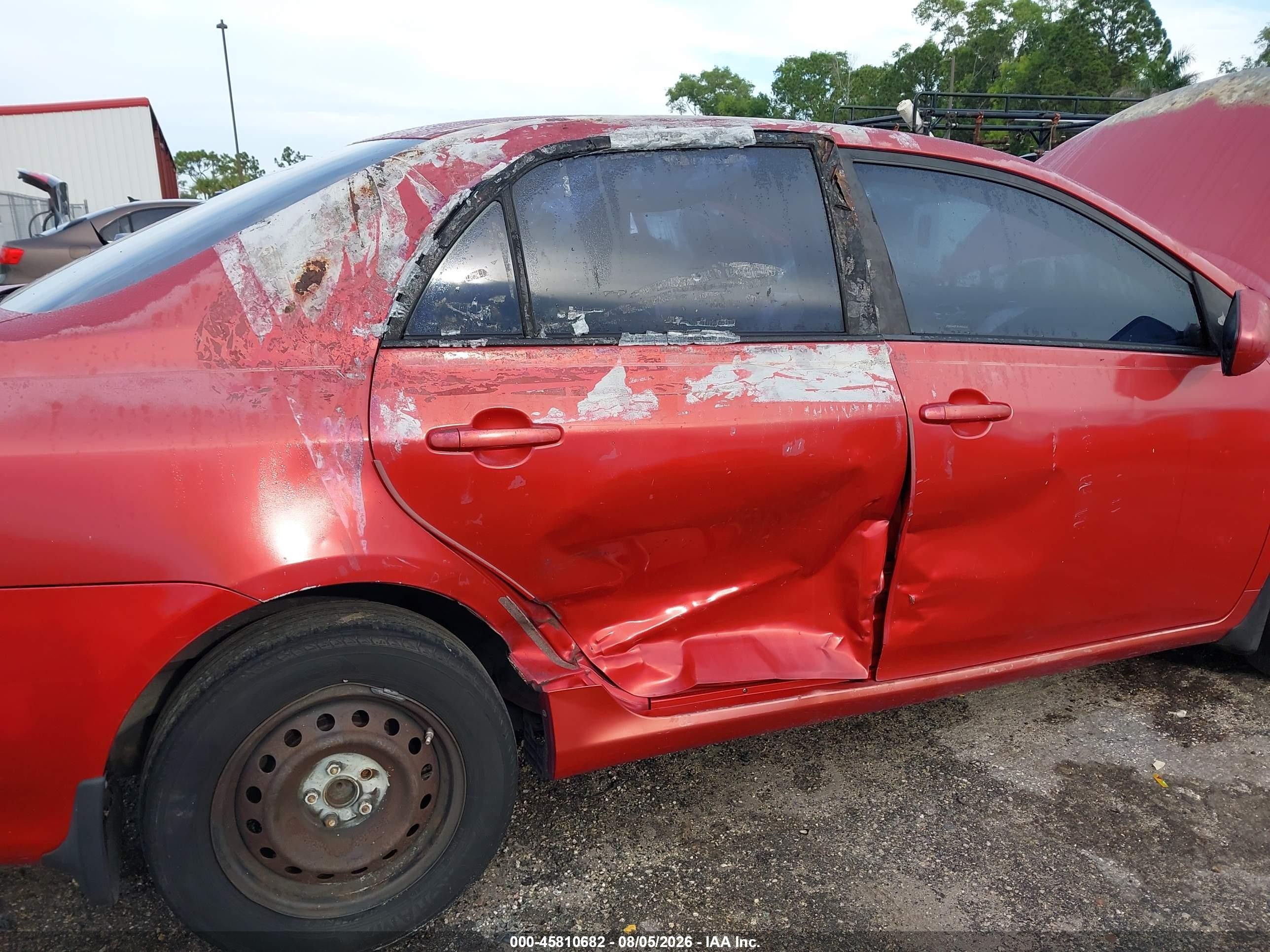 2011 Toyota Corolla Le Red vin: JTDBU4EE3BJ093232