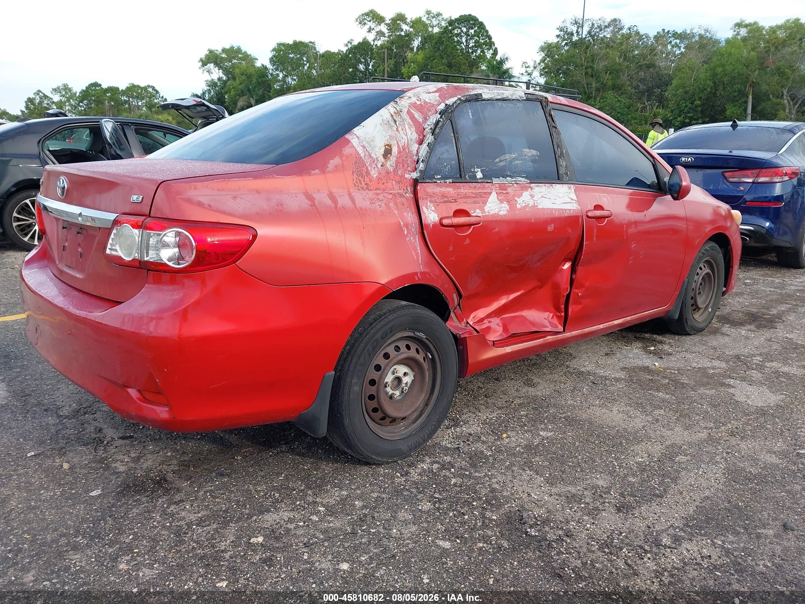 2011 Toyota Corolla Le Red vin: JTDBU4EE3BJ093232