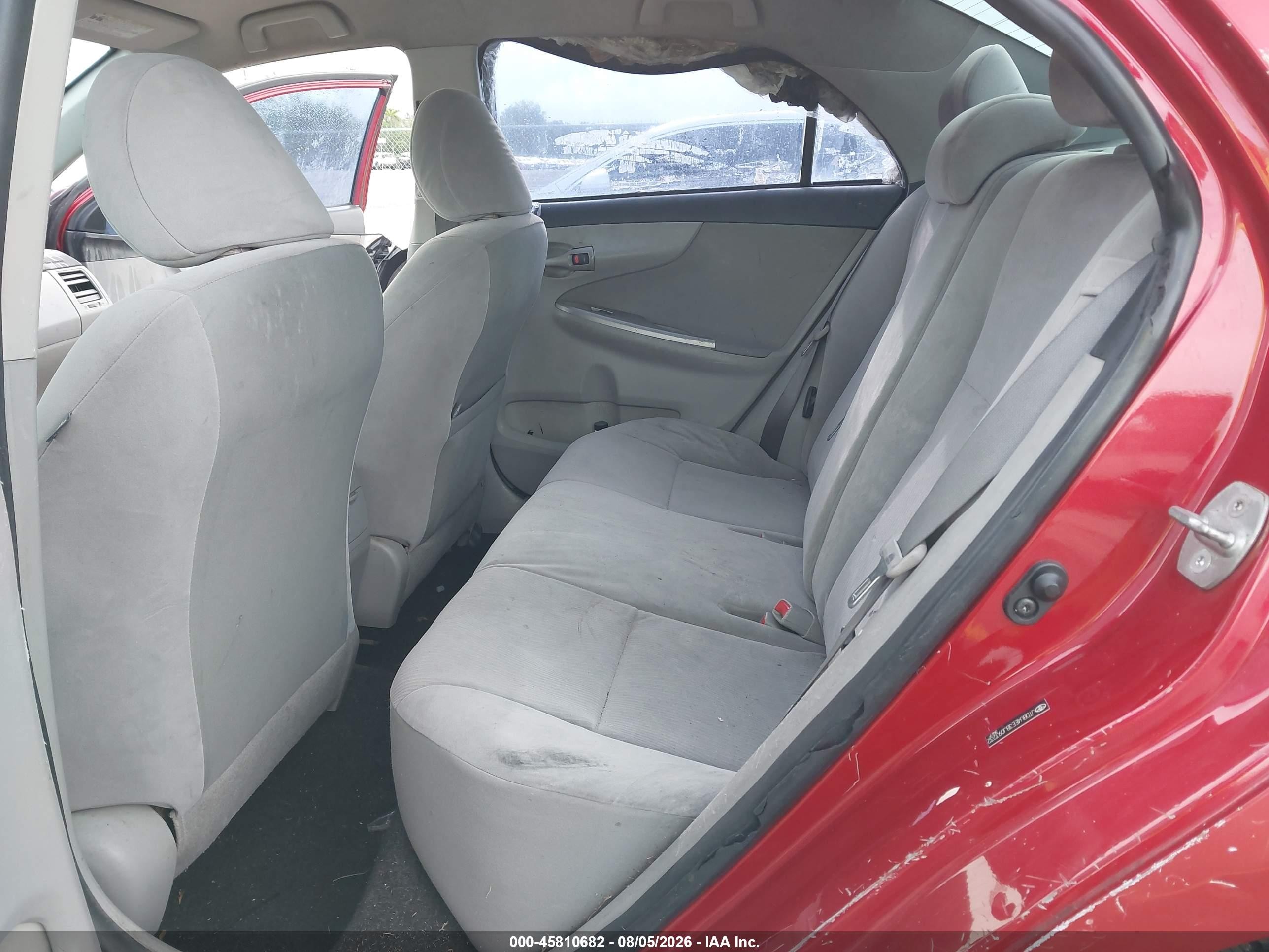 2011 Toyota Corolla Le Red vin: JTDBU4EE3BJ093232