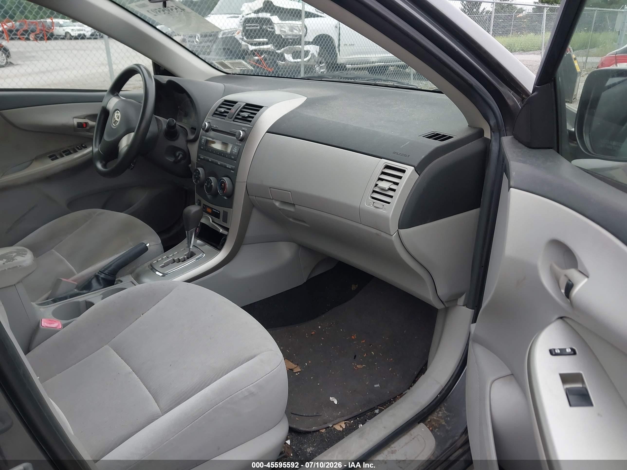 2011 Toyota Corolla Le Gray vin: JTDBU4EE3BJ096017