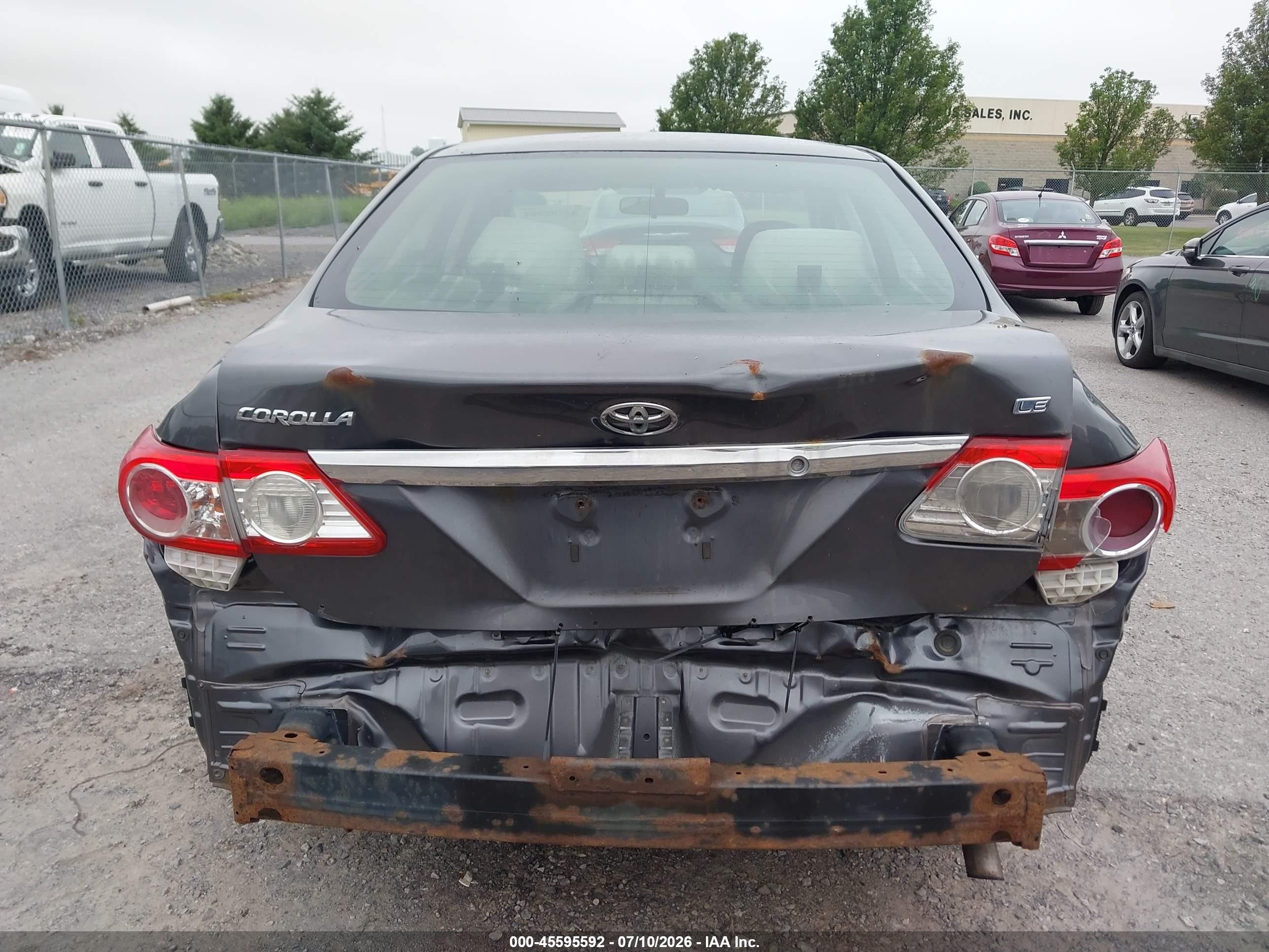 2011 Toyota Corolla Le Gray vin: JTDBU4EE3BJ096017