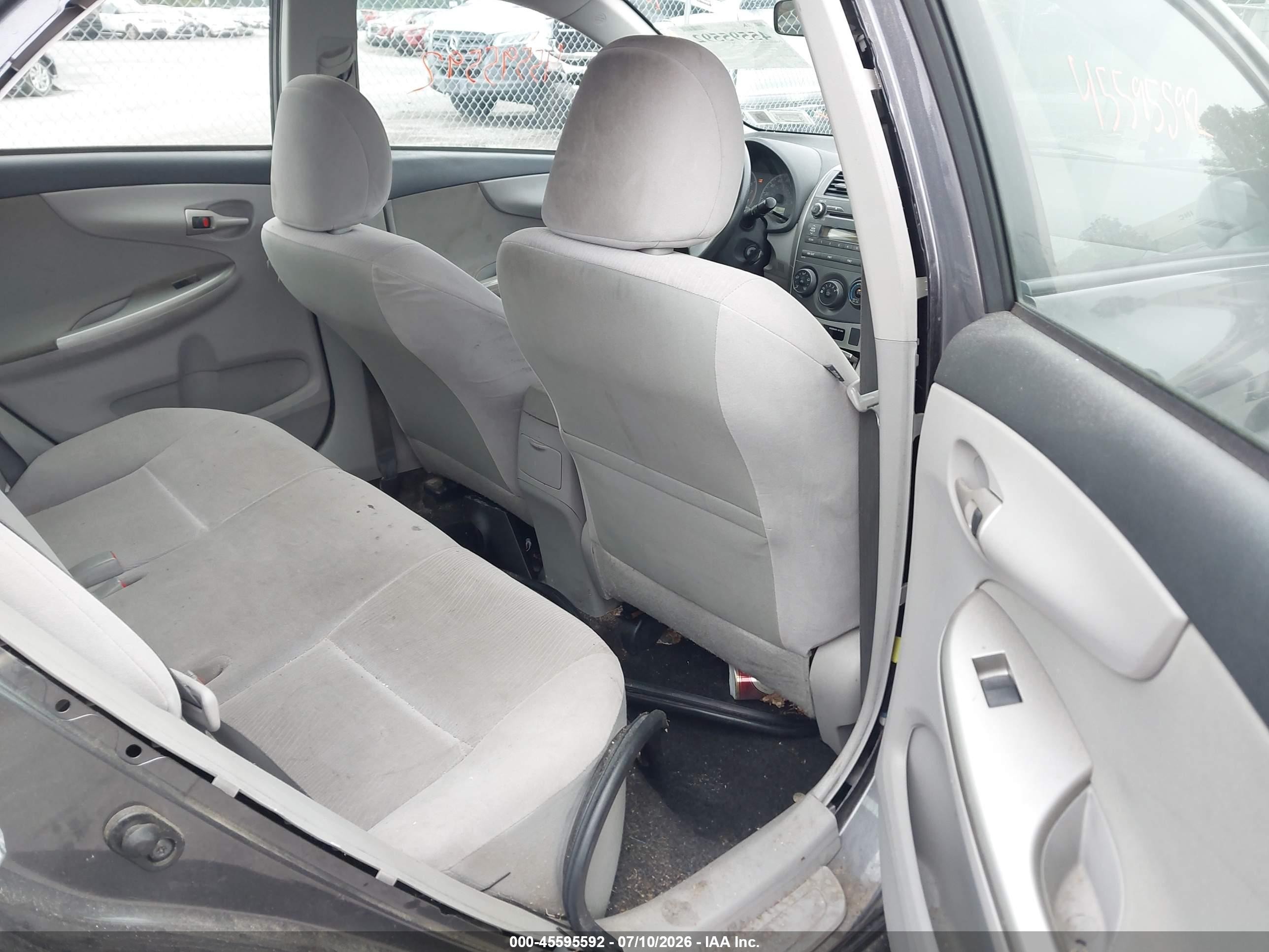 2011 Toyota Corolla Le Gray vin: JTDBU4EE3BJ096017