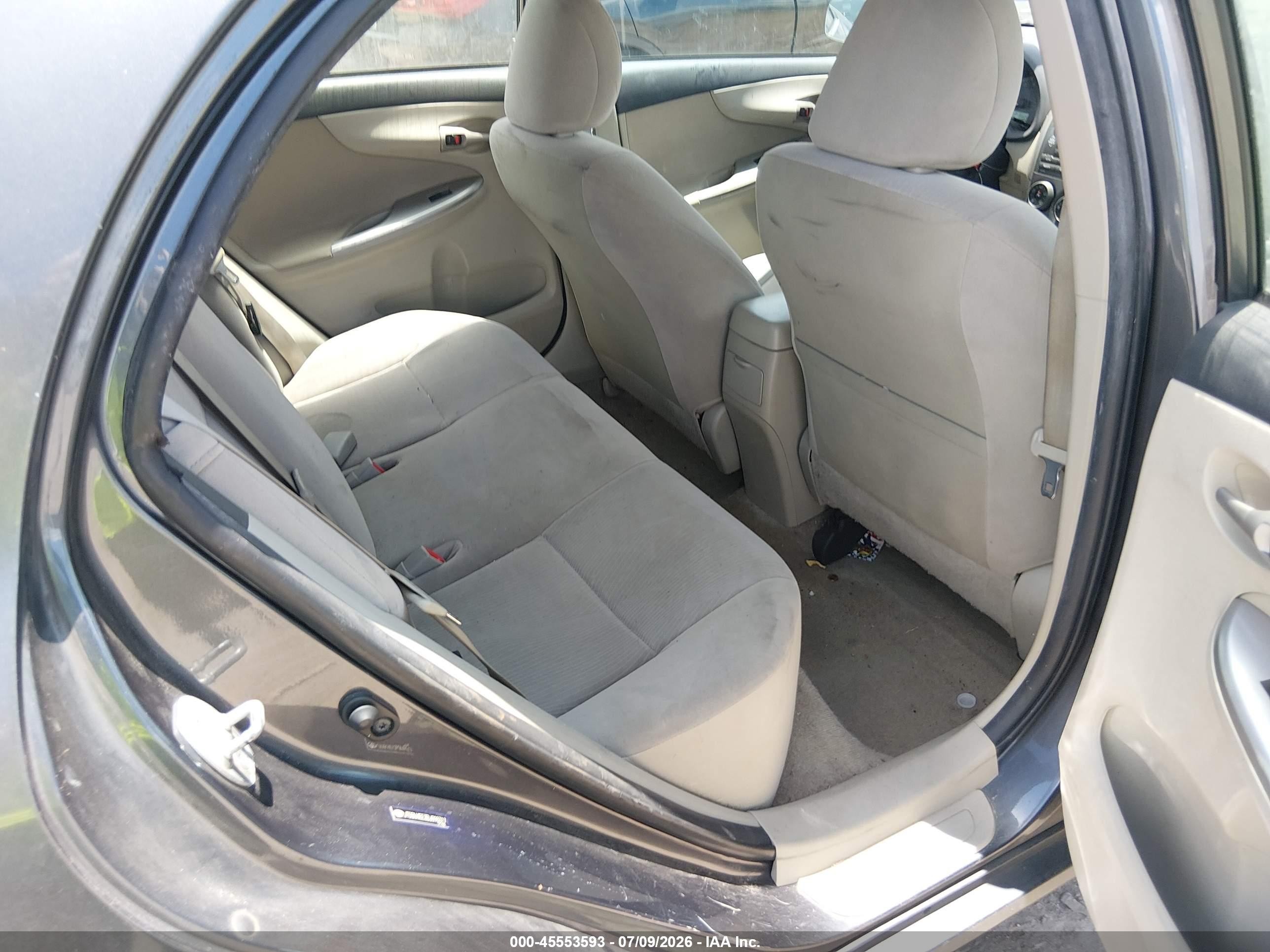 2011 Toyota Corolla Le Gray vin: JTDBU4EE3BJ098317