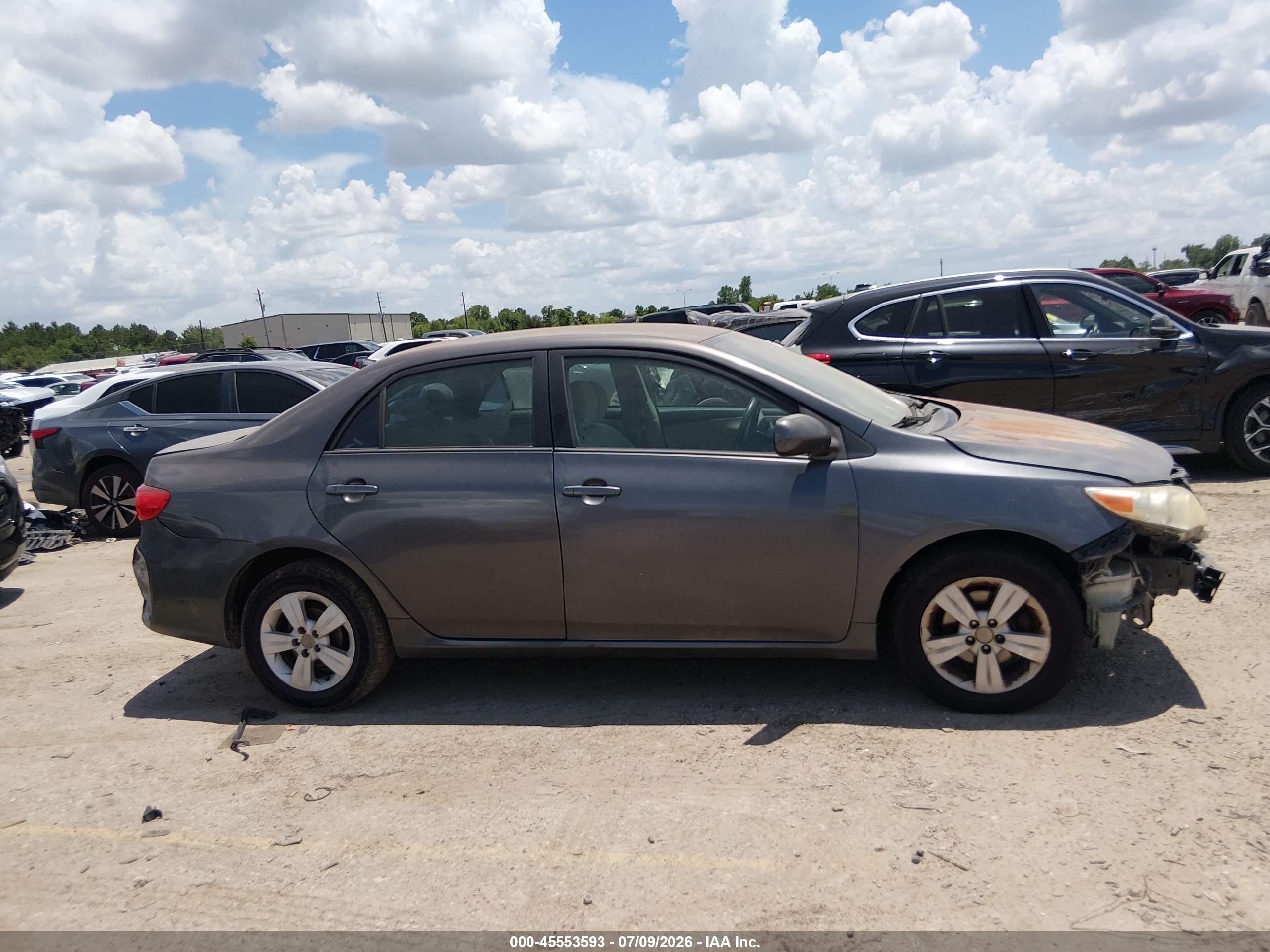 2011 Toyota Corolla Le Gray vin: JTDBU4EE3BJ098317