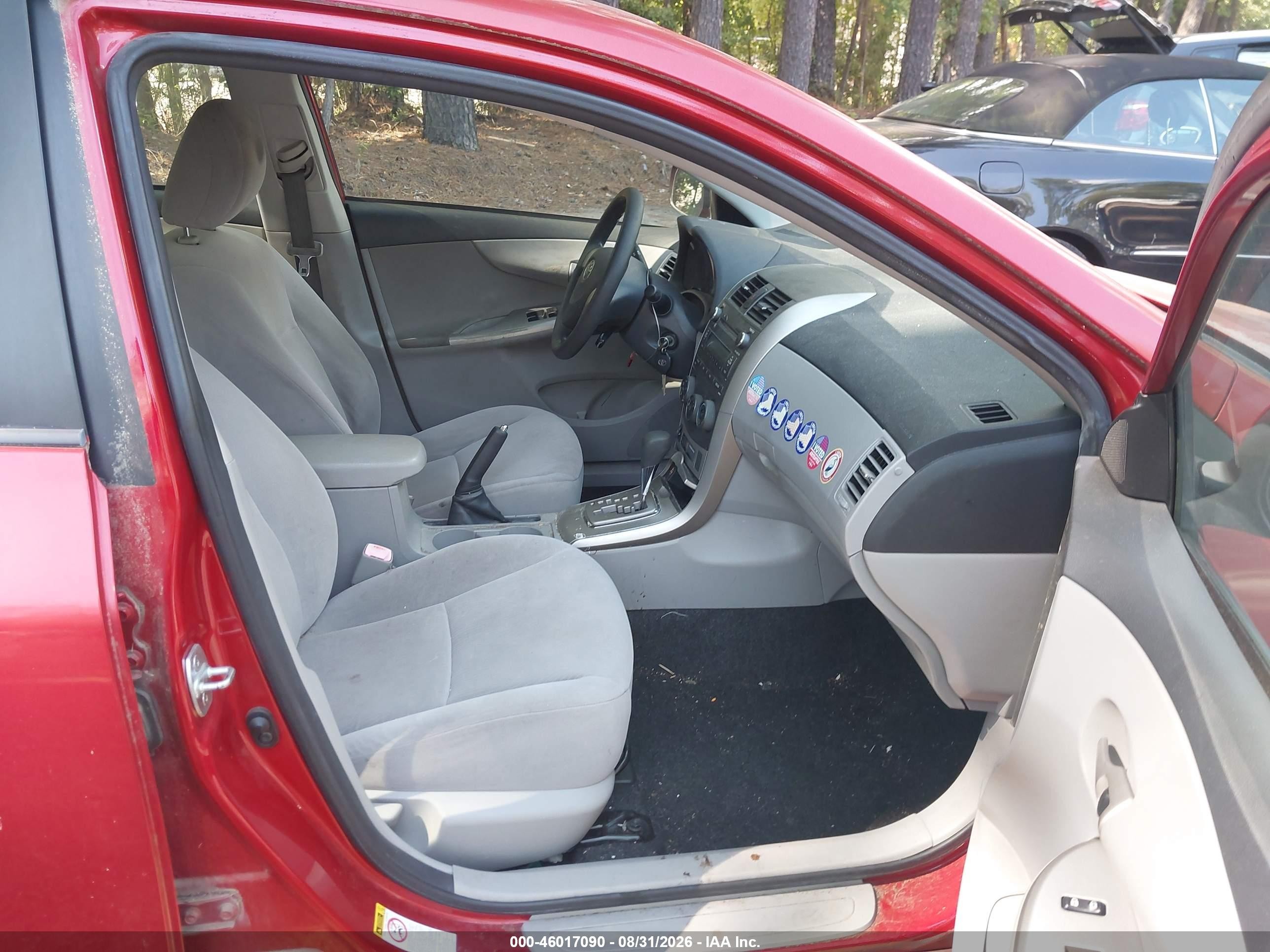 2011 Toyota Corolla Le Red vin: JTDBU4EE3BJ098852