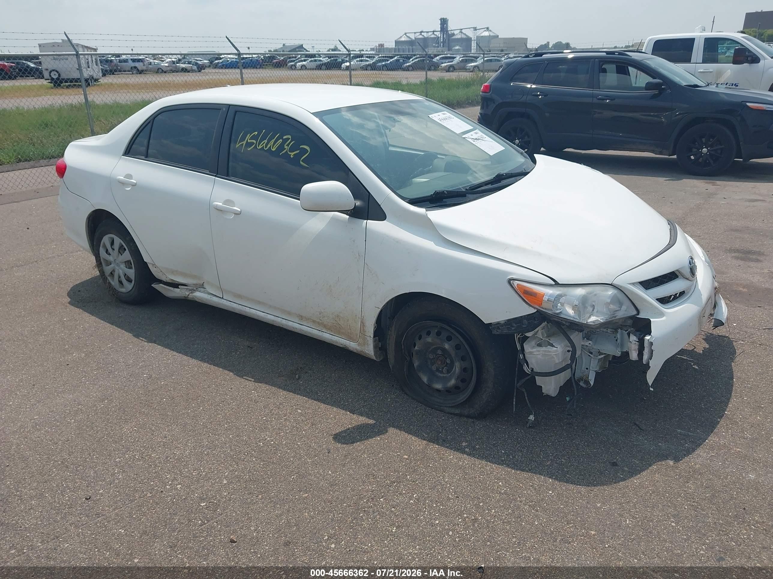 2011 Toyota Corolla Le White vin: JTDBU4EE3BJ099807