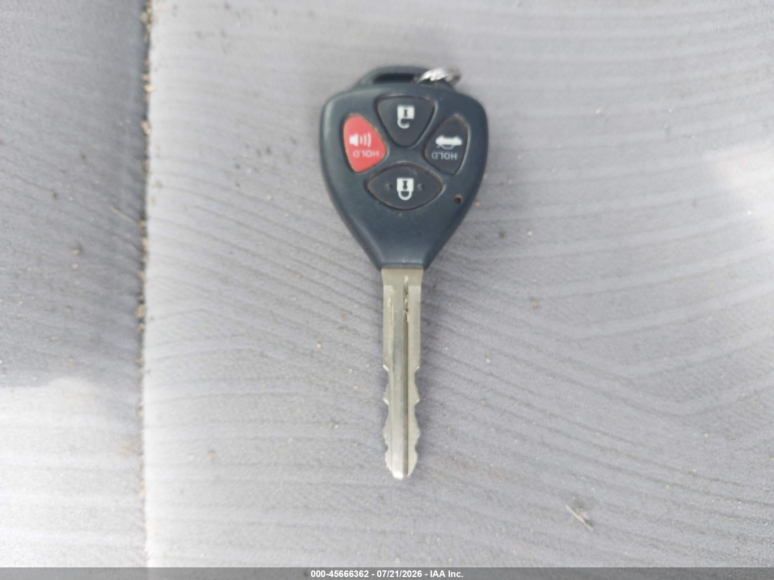 2011 Toyota Corolla Le White vin: JTDBU4EE3BJ099807