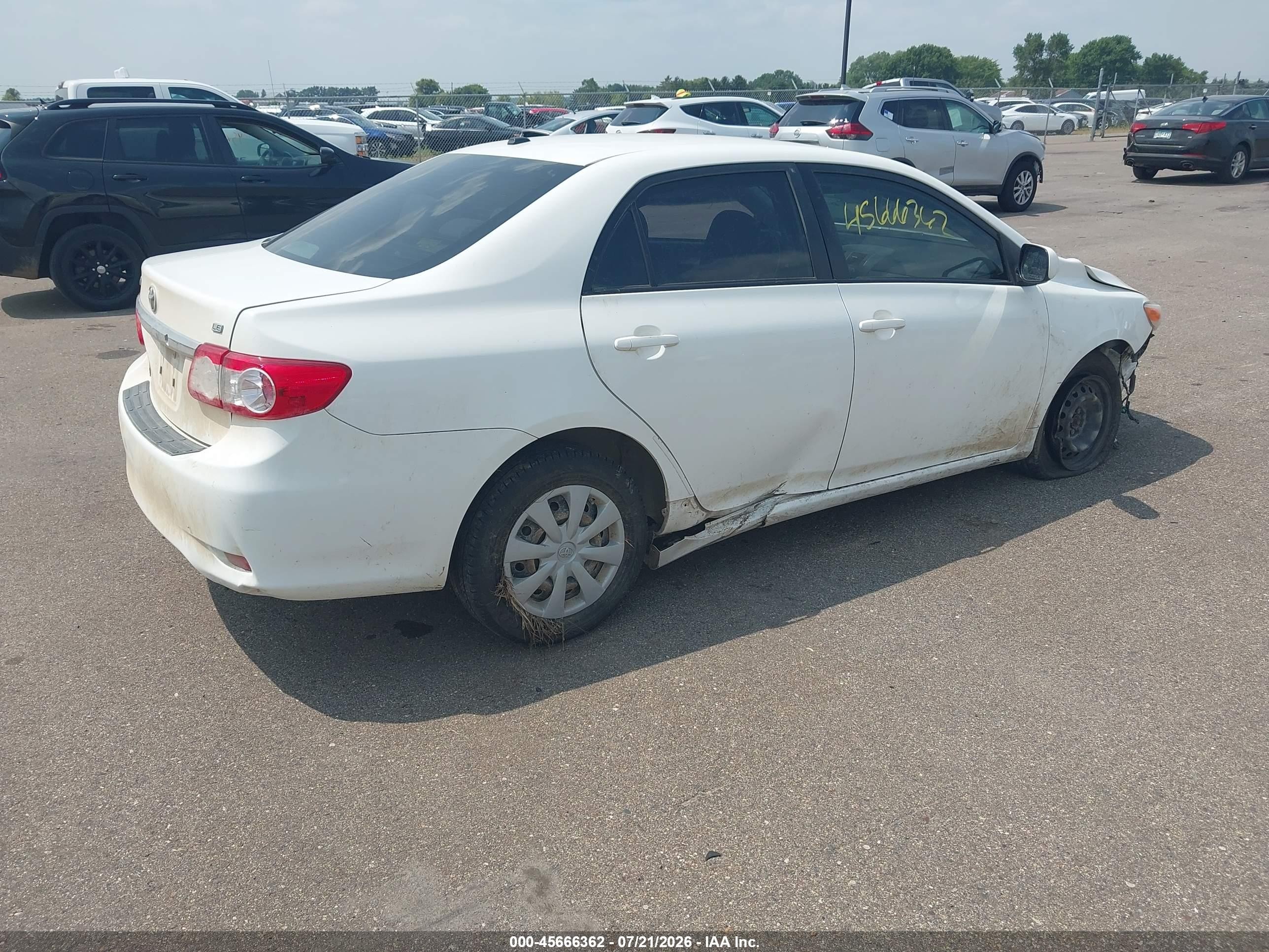 2011 Toyota Corolla Le White vin: JTDBU4EE3BJ099807