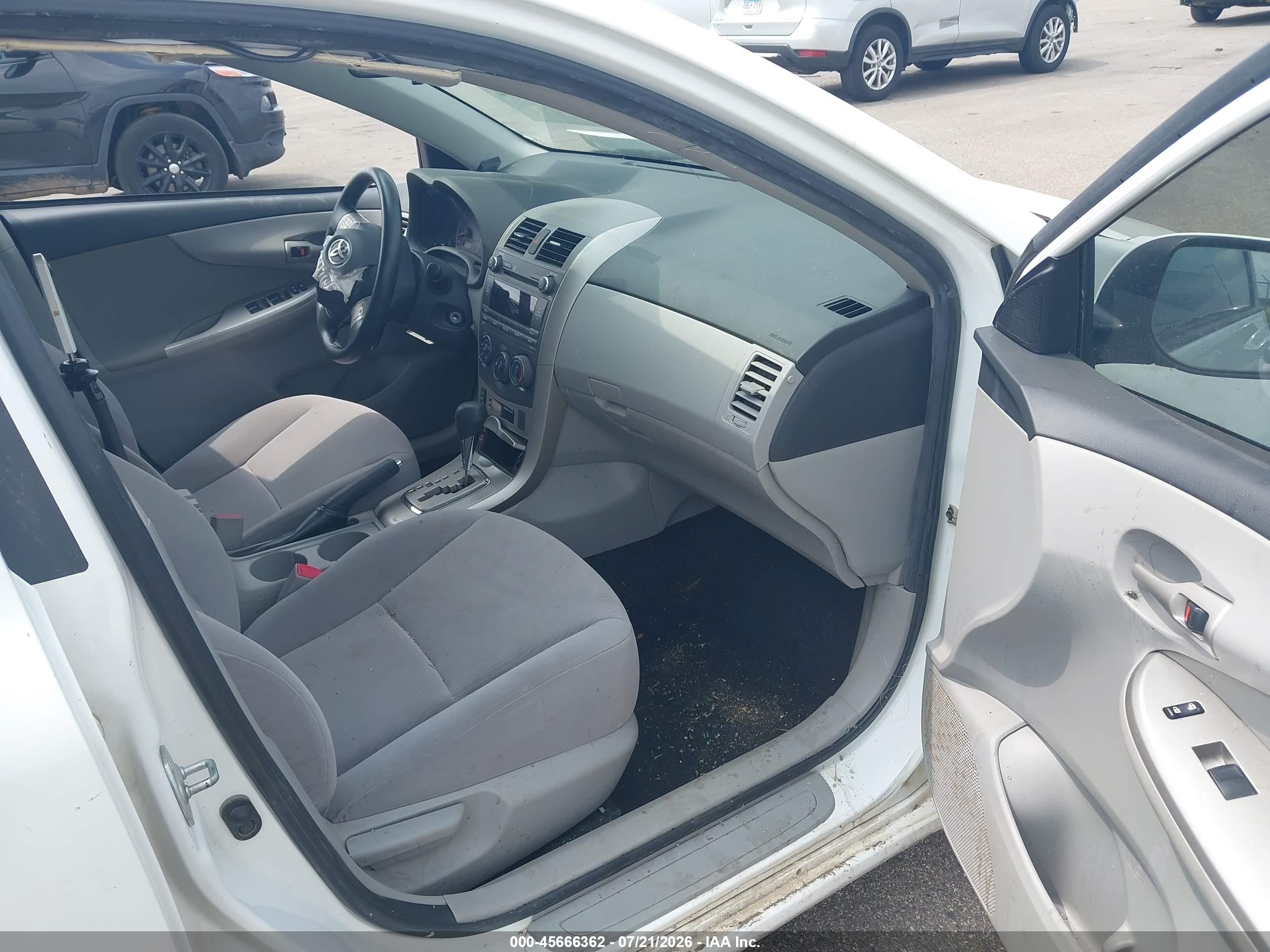 2011 Toyota Corolla Le White vin: JTDBU4EE3BJ099807