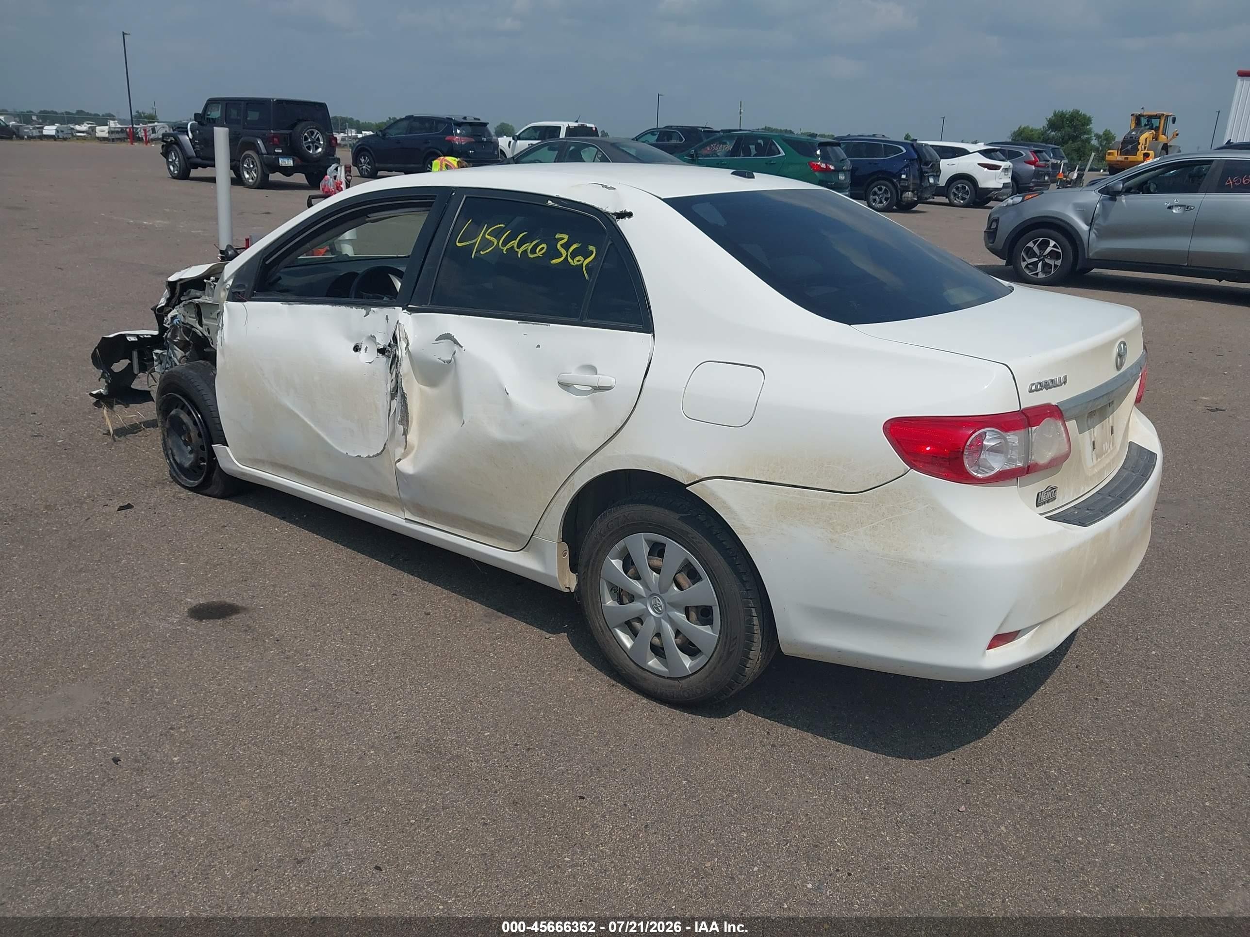 2011 Toyota Corolla Le White vin: JTDBU4EE3BJ099807