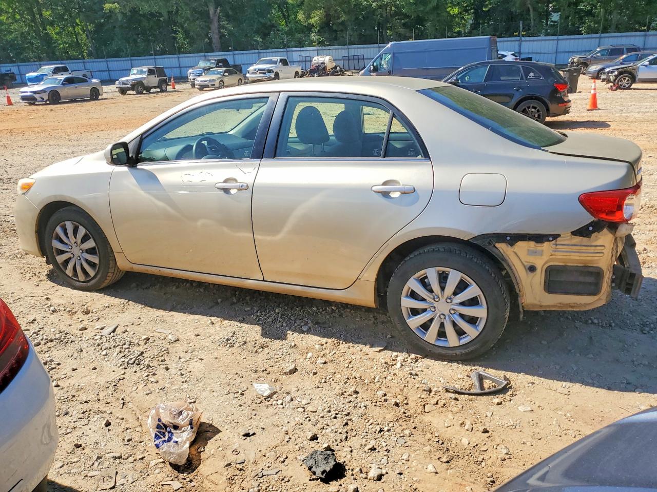 2013 Toyota Corolla Base Gold vin: JTDBU4EE3DJ114910