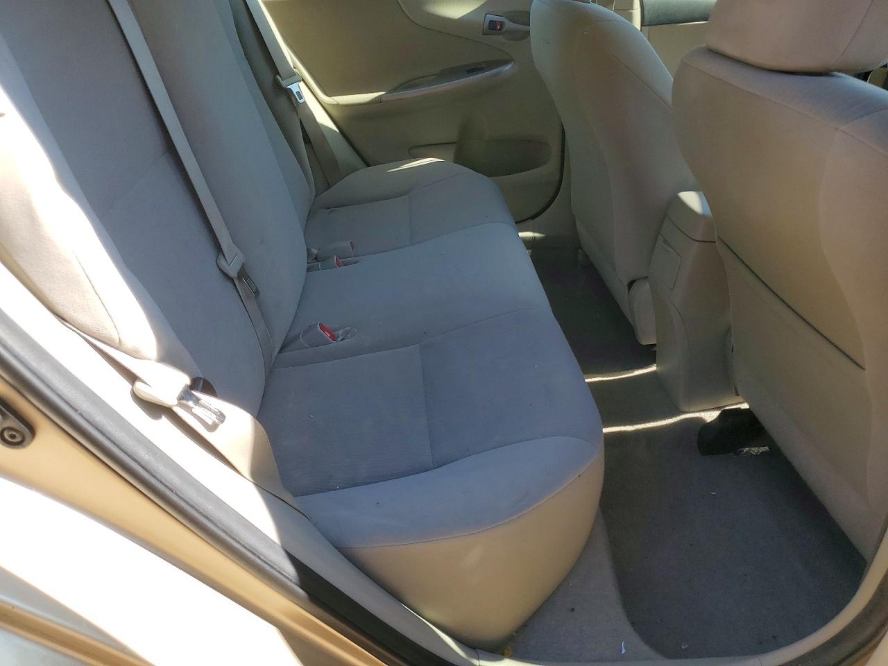 2013 Toyota Corolla Base Gold vin: JTDBU4EE3DJ114910