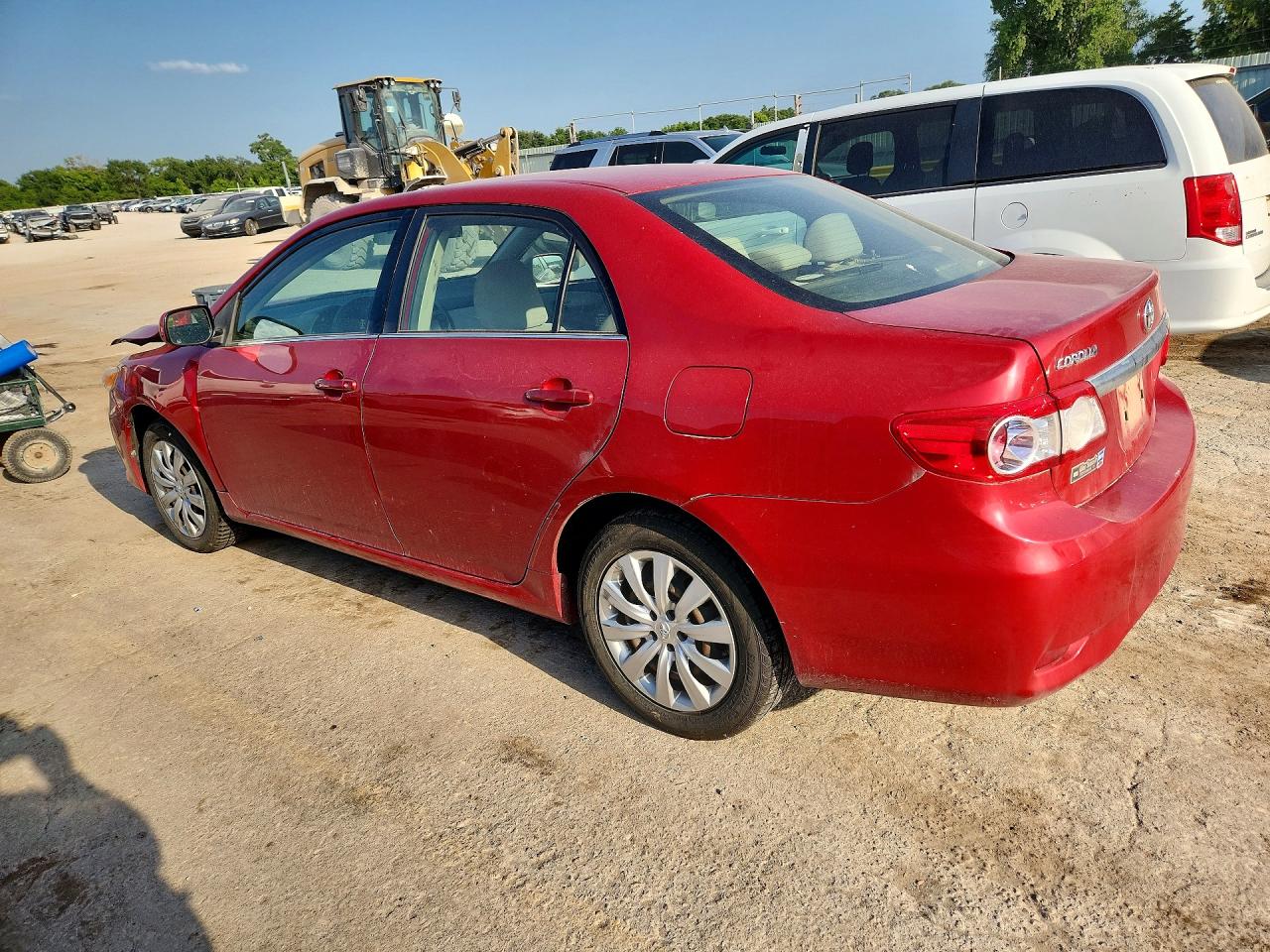 2013 Toyota Corolla Le Red vin: JTDBU4EE3DJ119556