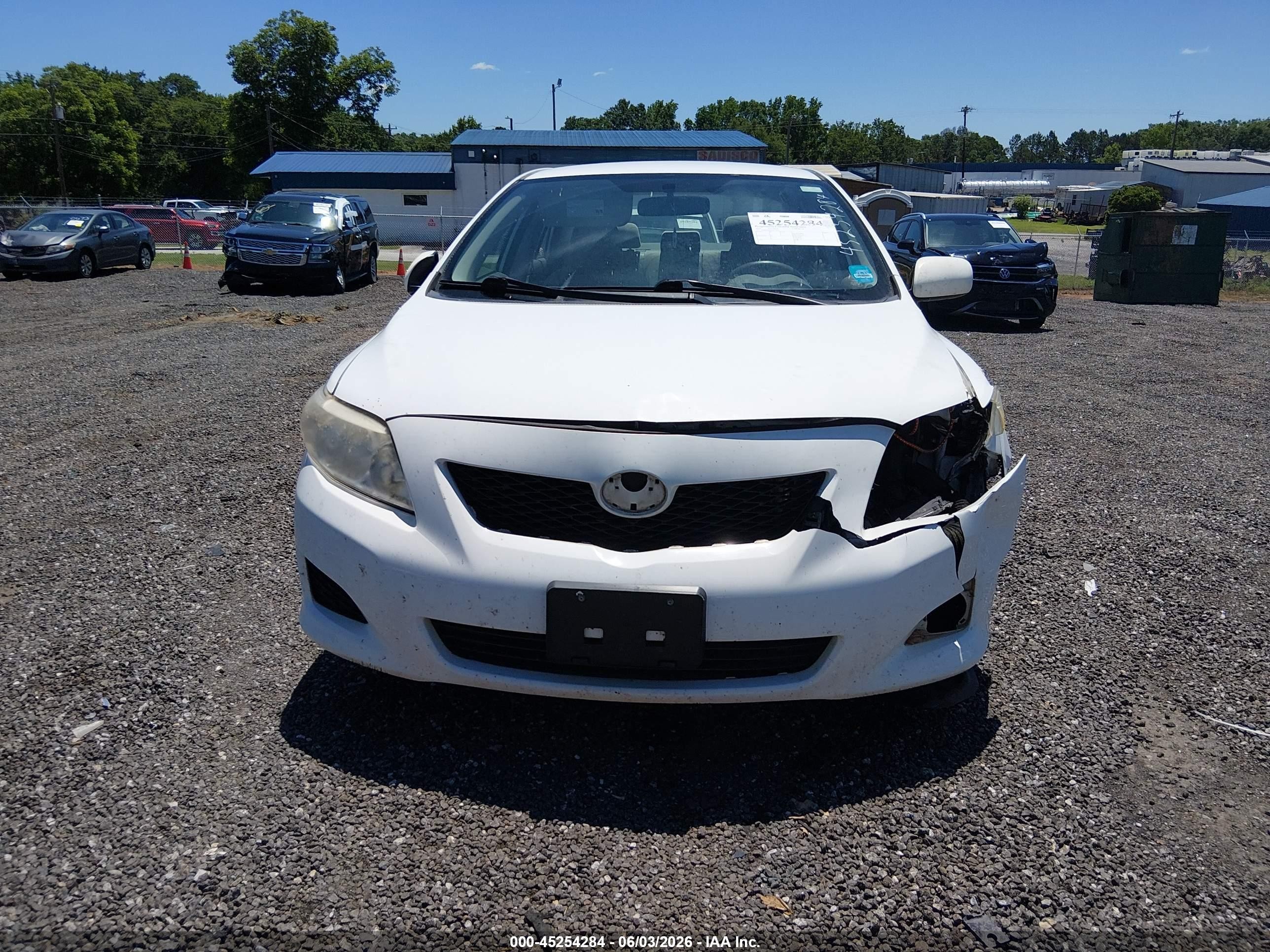2010 Toyota Corolla Le White vin: JTDBU4EE4A9115612